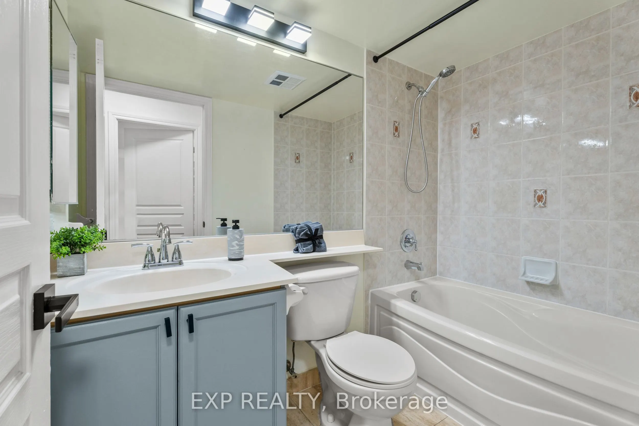 15 Northtown Way, #1222