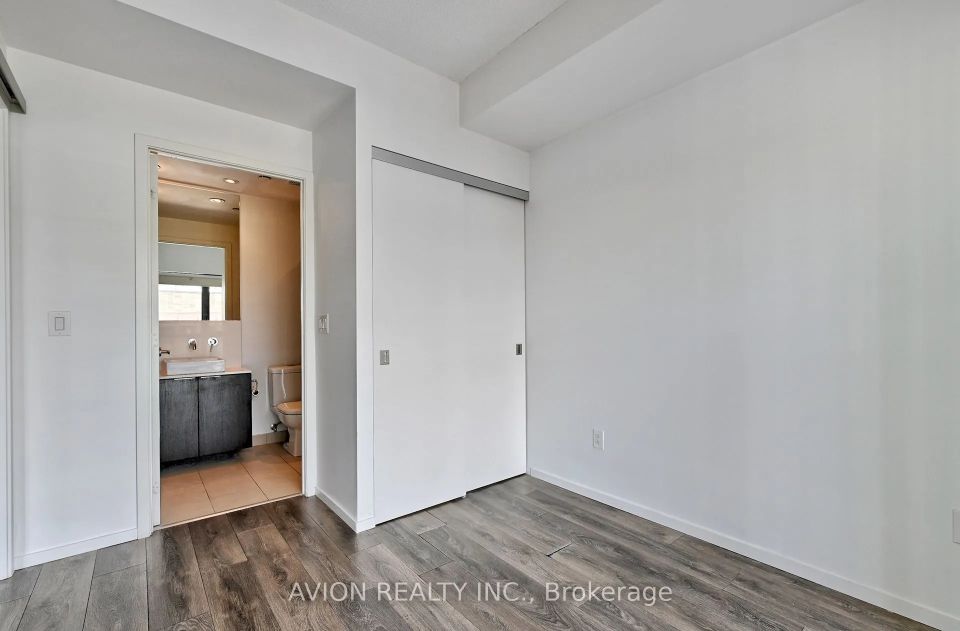 159 Dundas Street E, #1207