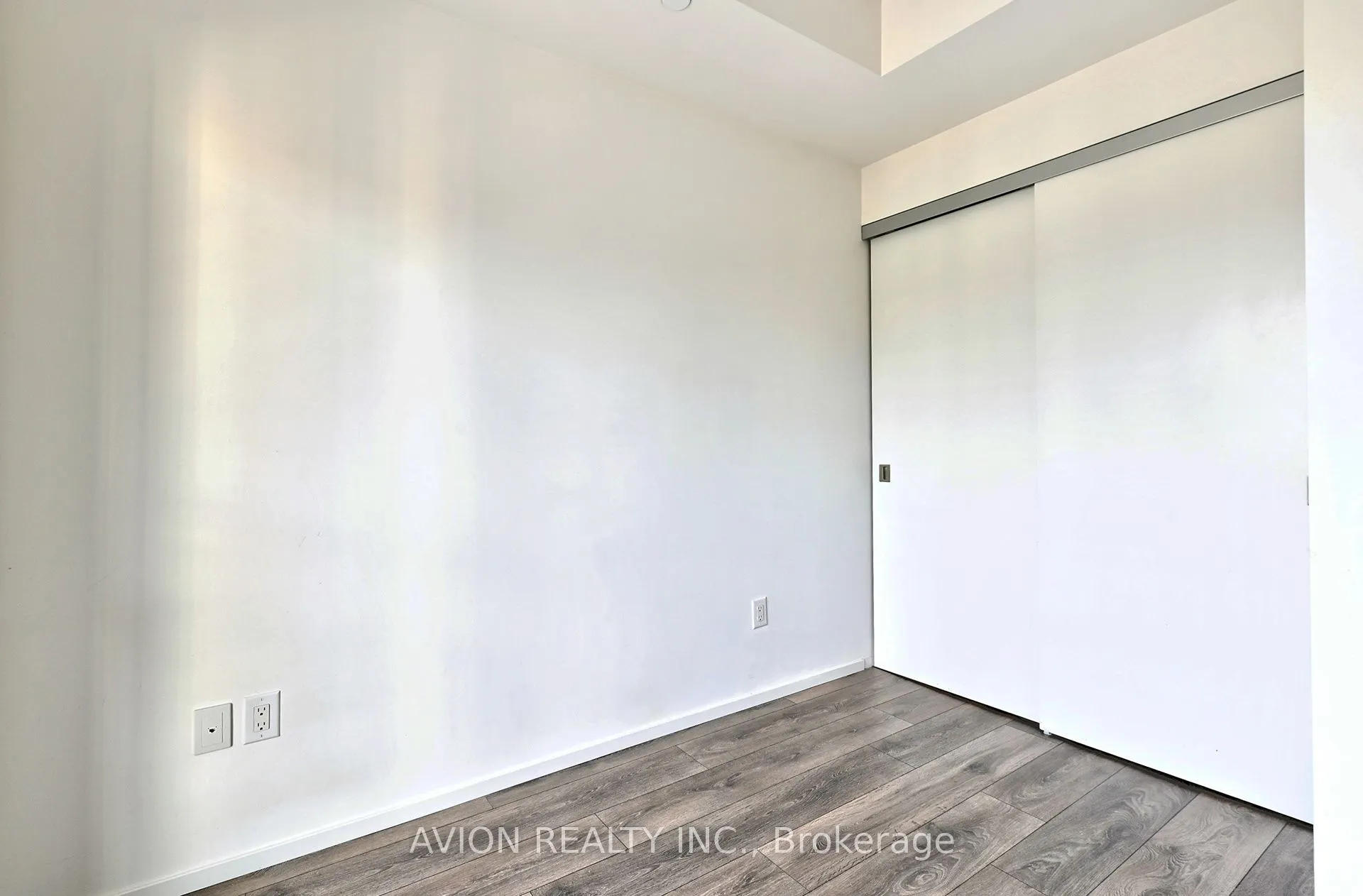 159 Dundas Street E, #1207