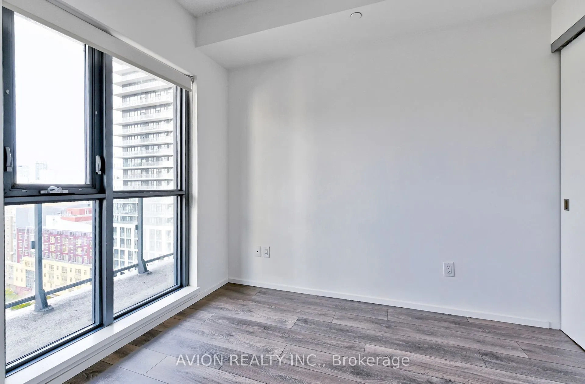 159 Dundas Street E, #1207