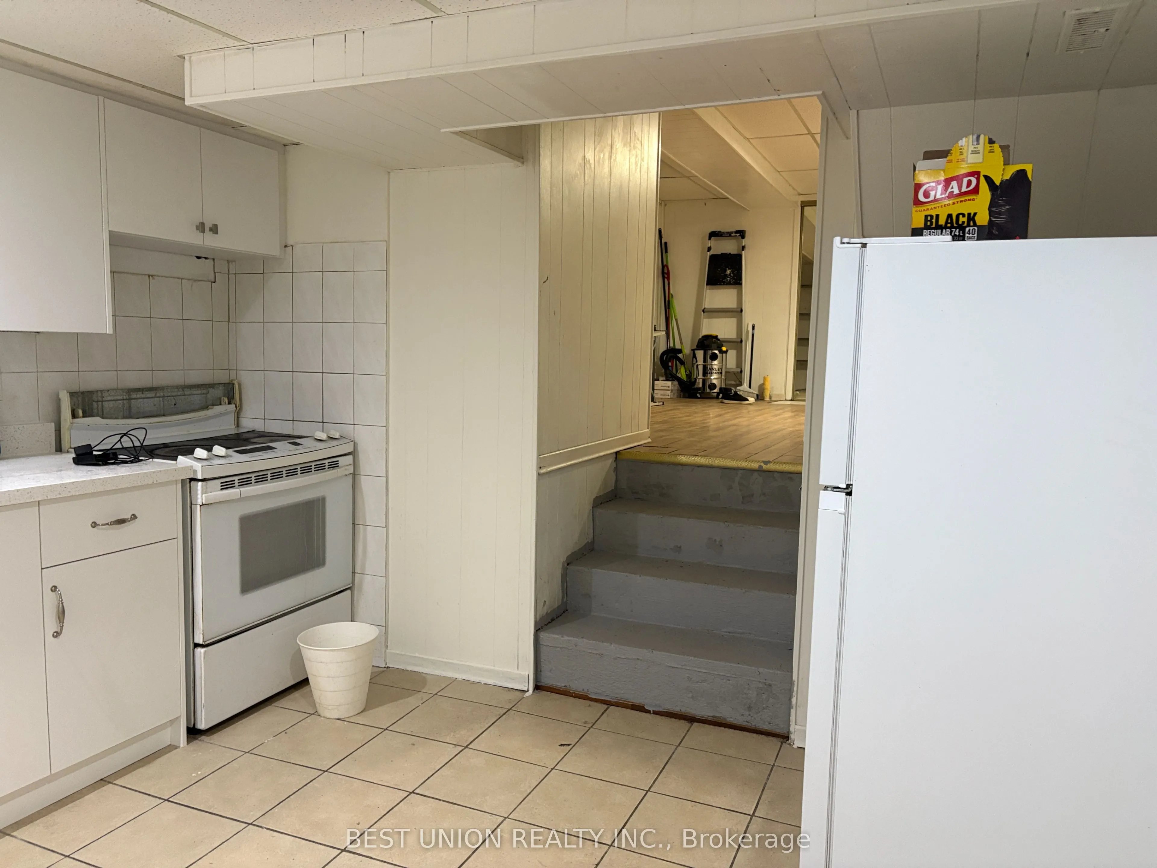 299 Goldenwood Road E, #Lower Unit