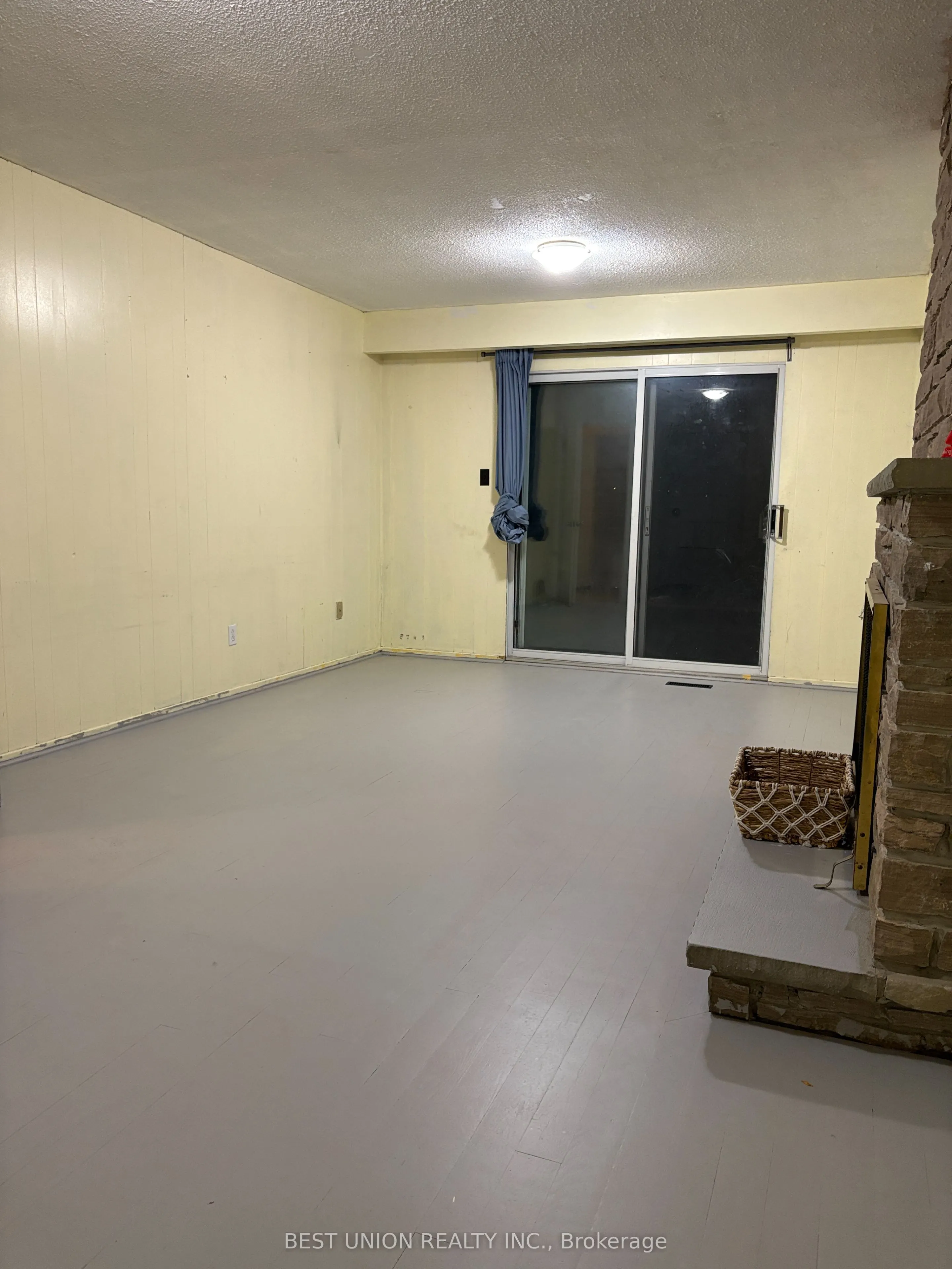 299 Goldenwood Road E, #Lower Unit