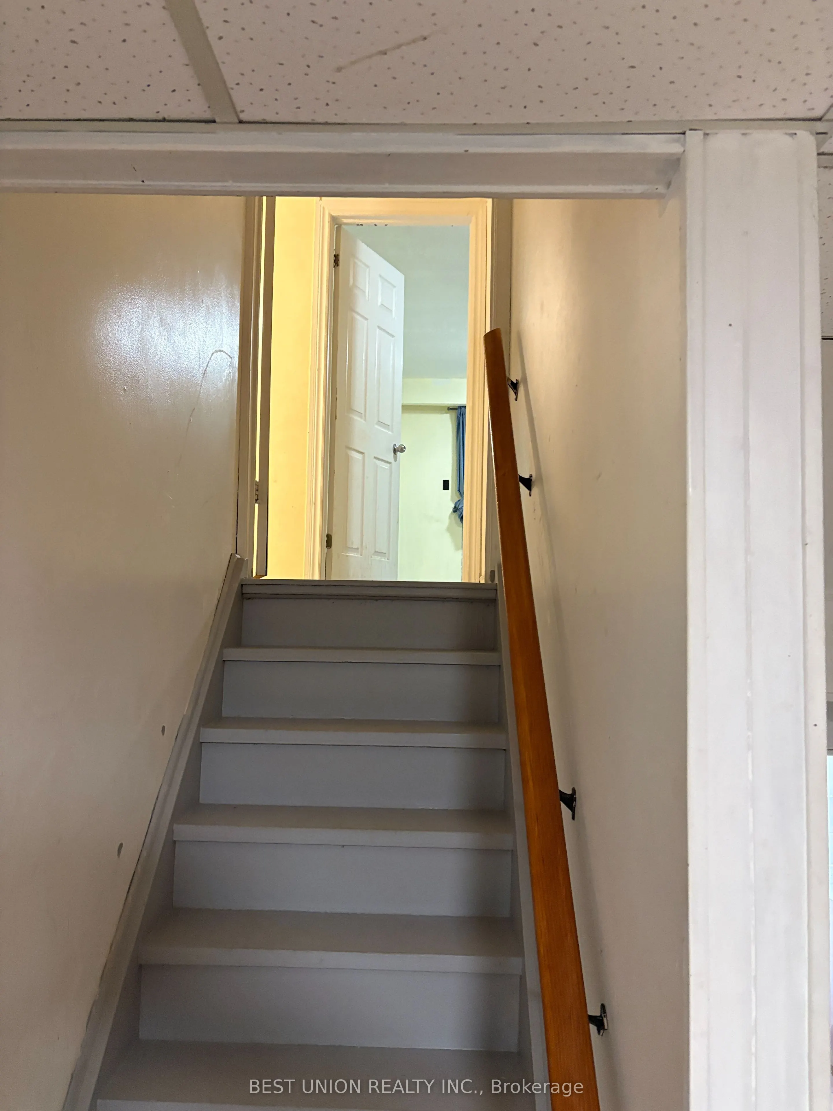 299 Goldenwood Road E, #Lower Unit