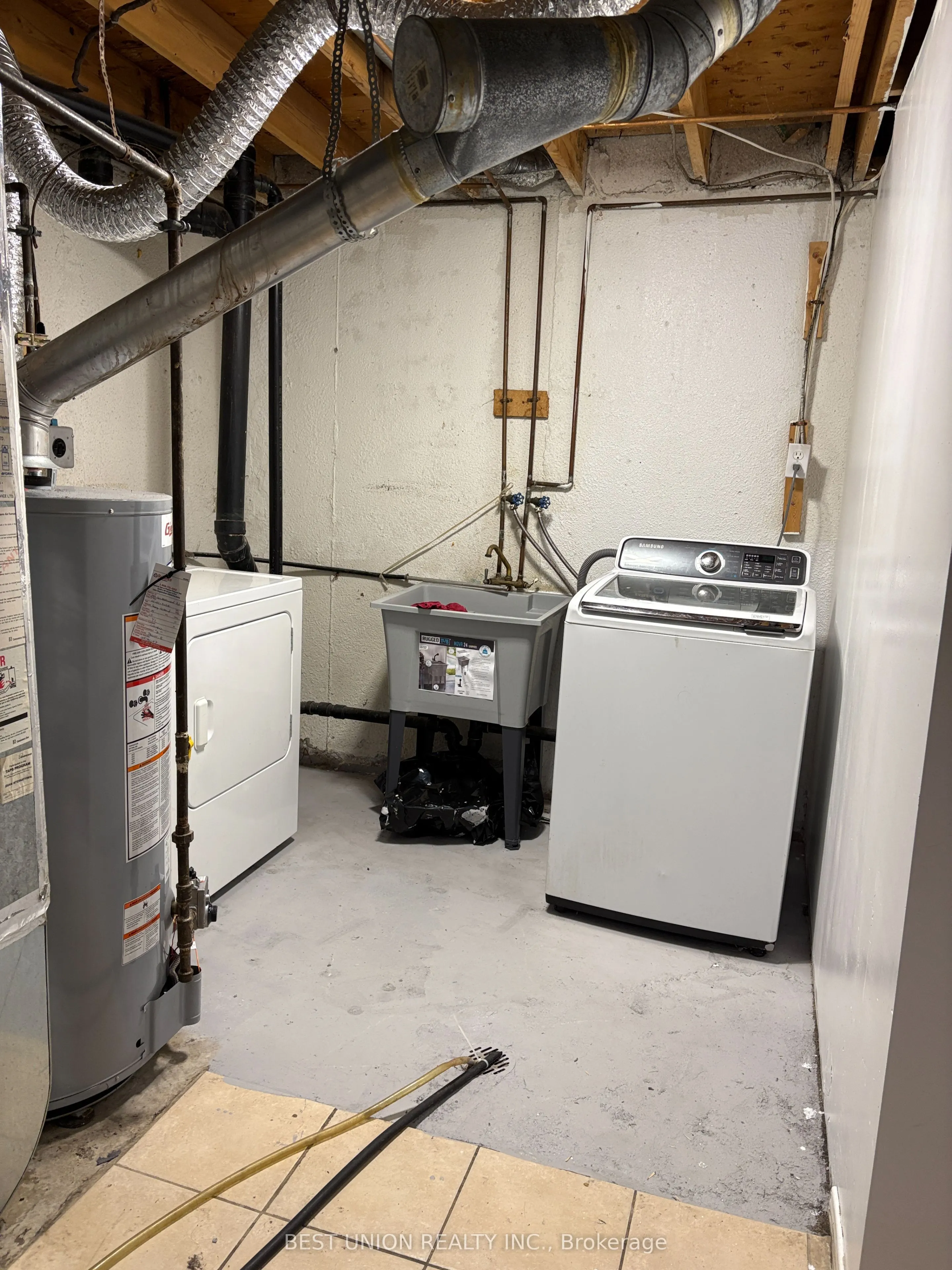 299 Goldenwood Road E, #Lower Unit