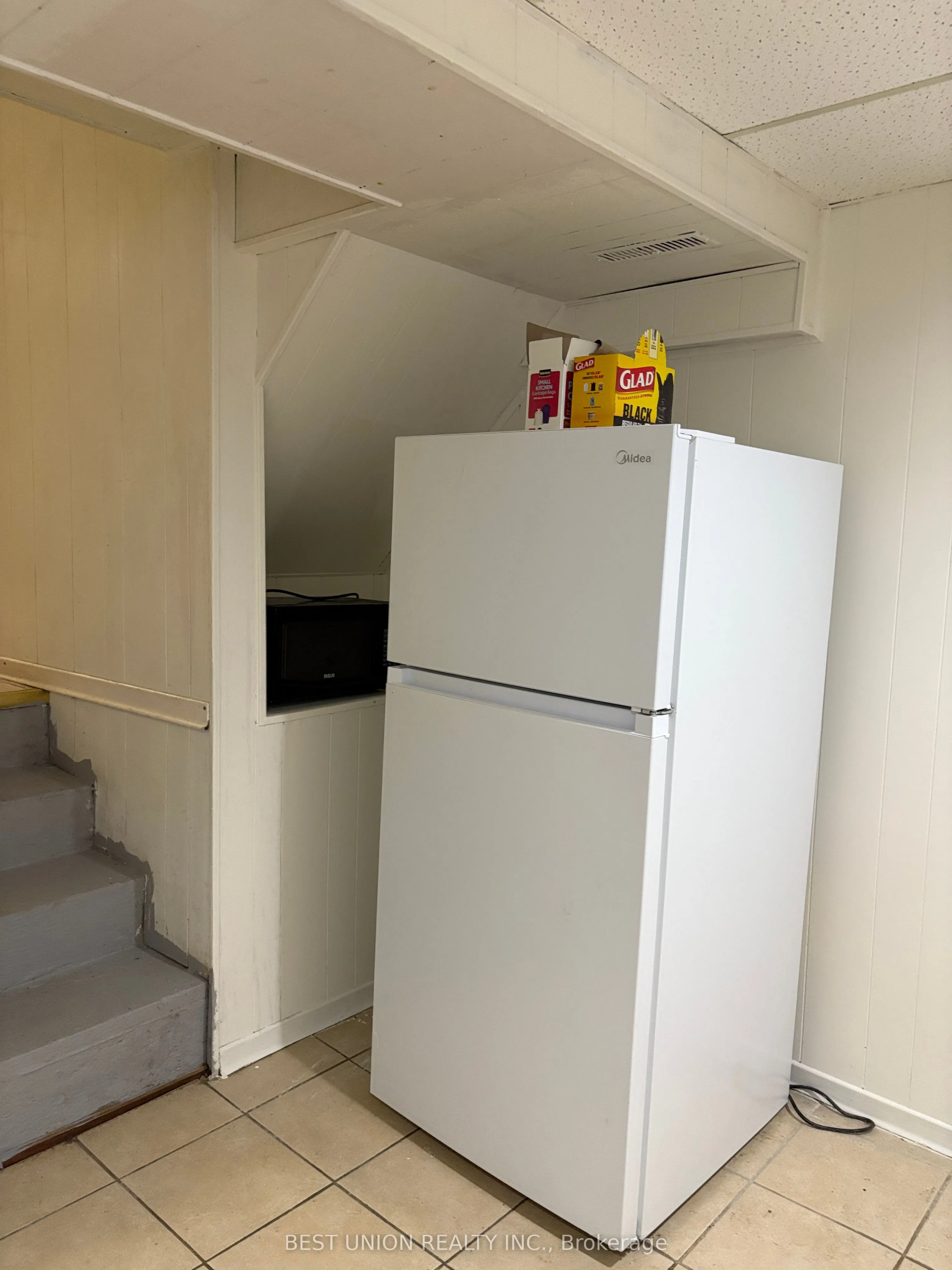 299 Goldenwood Road E, #Lower Unit