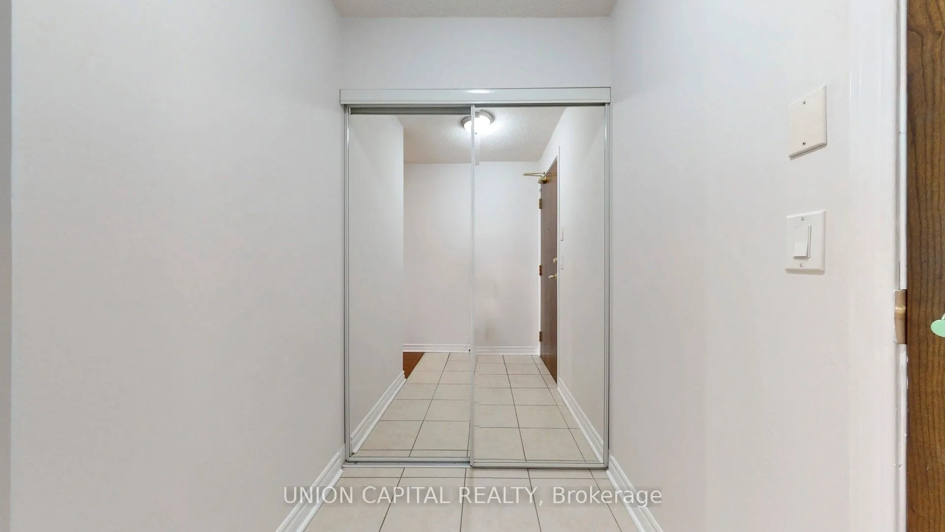 18 Kenaston Gardens, #1609