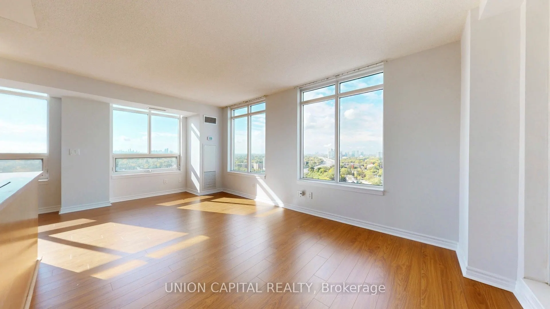 18 Kenaston Gardens, #1609