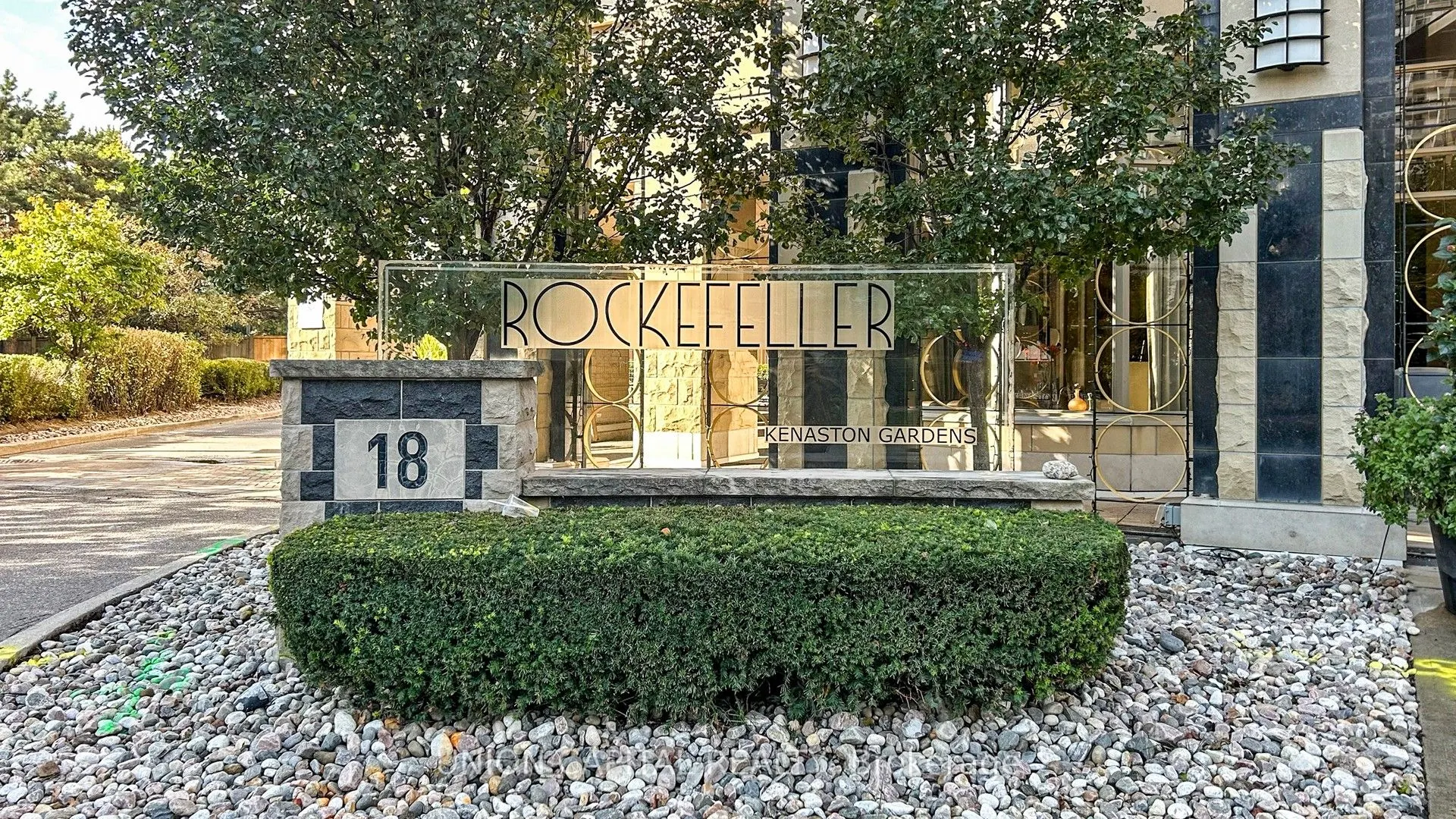 18 Kenaston Gardens, #1609