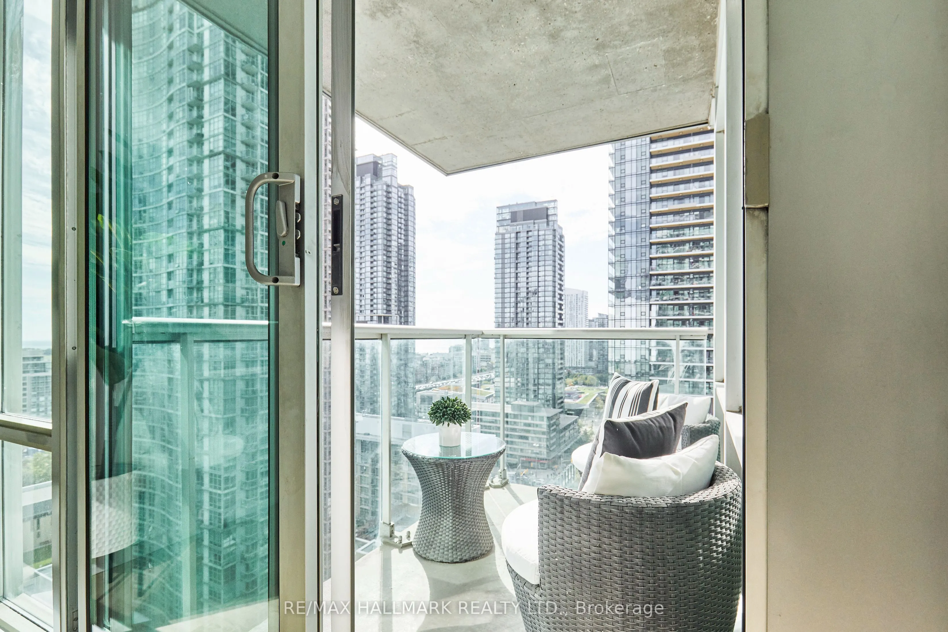 81 Navy Wharf Court, #2306
