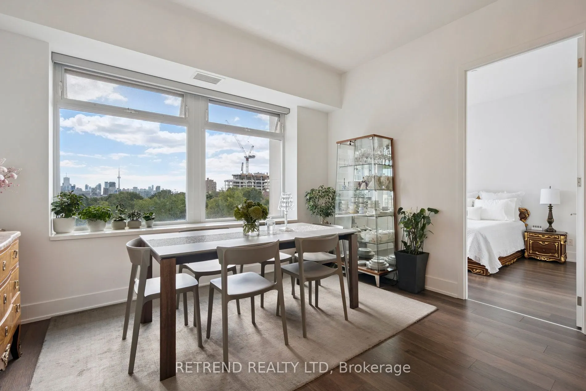 111 St Clair Avenue W, #610
