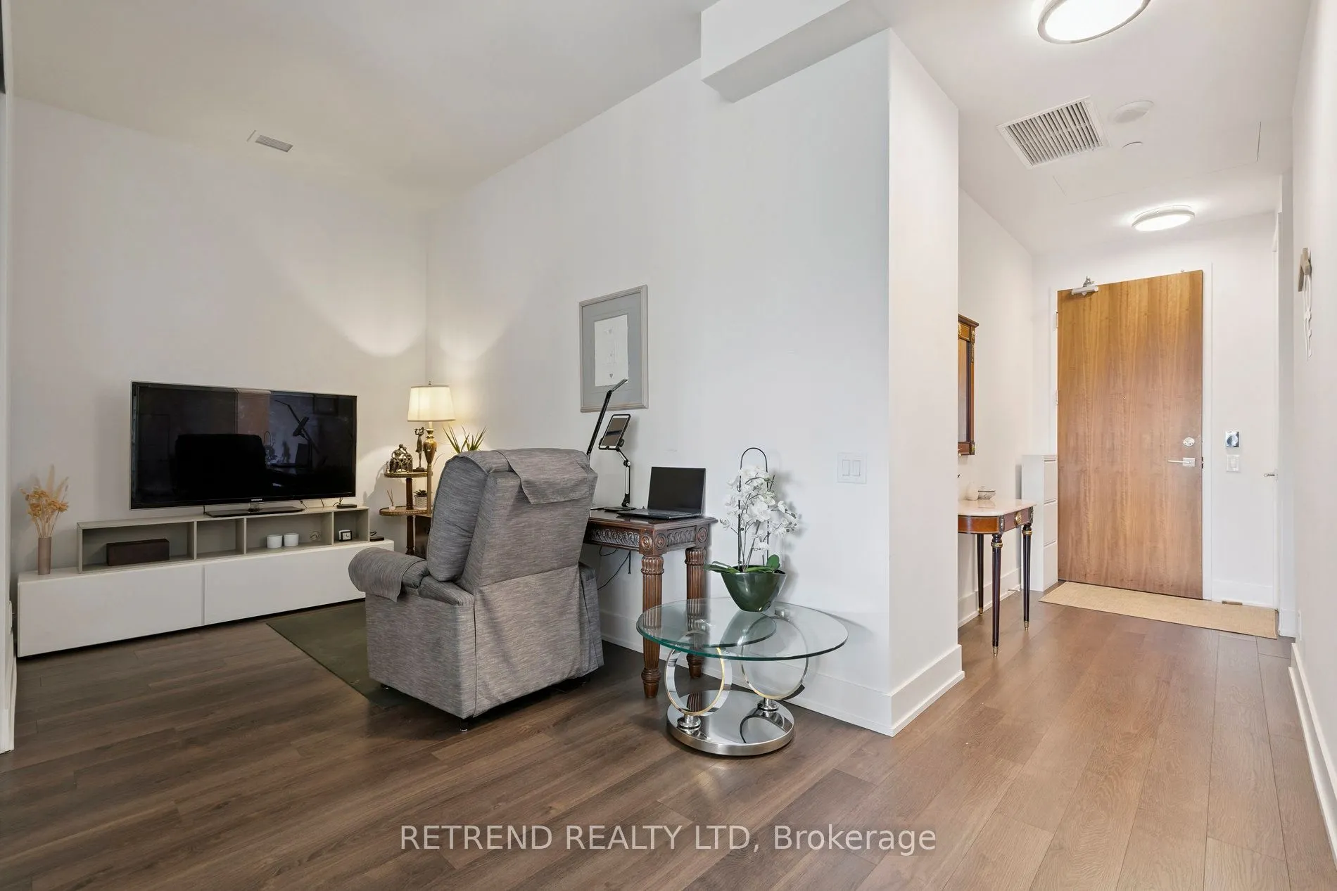 111 St Clair Avenue W, #610