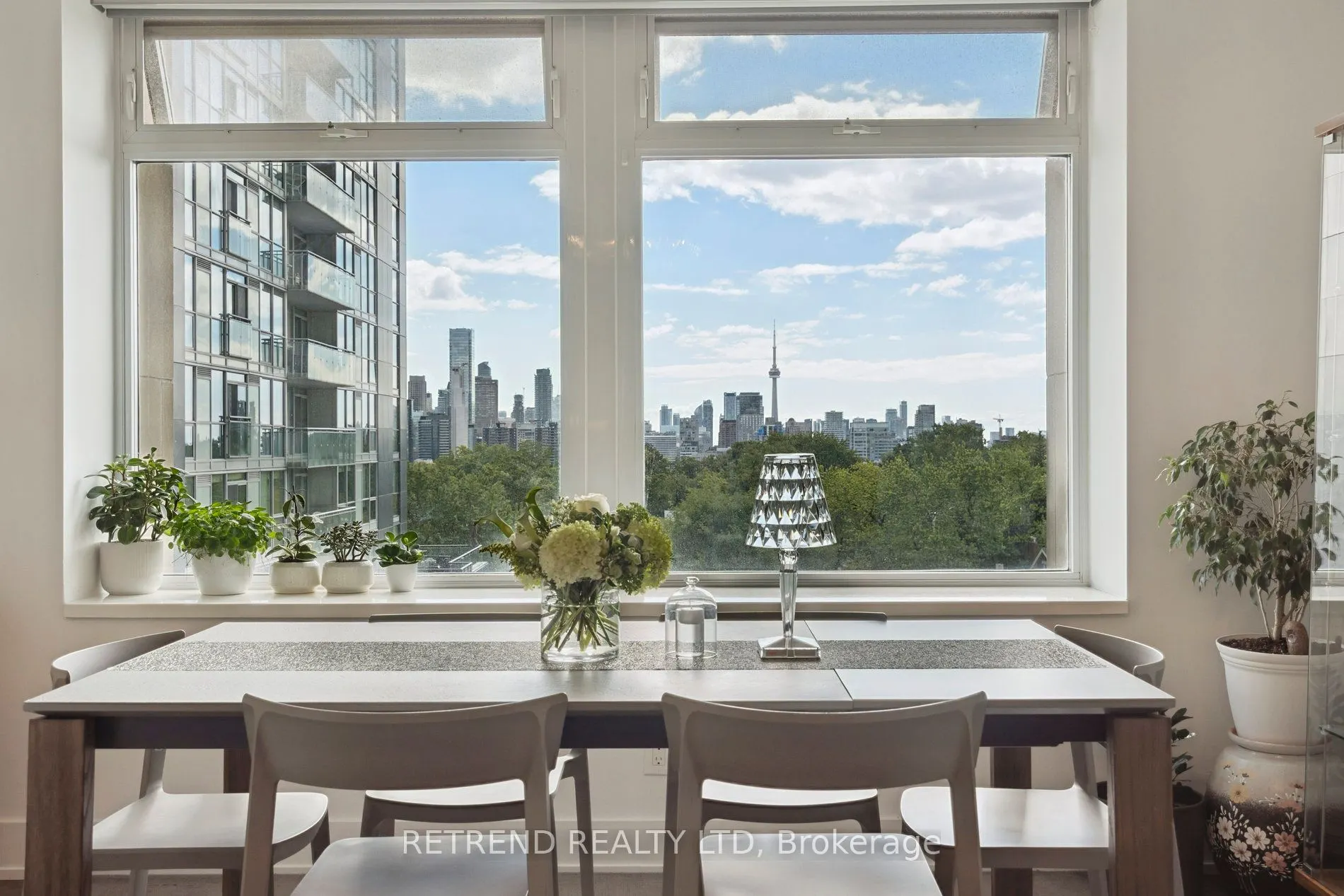 111 St Clair Avenue W, #610