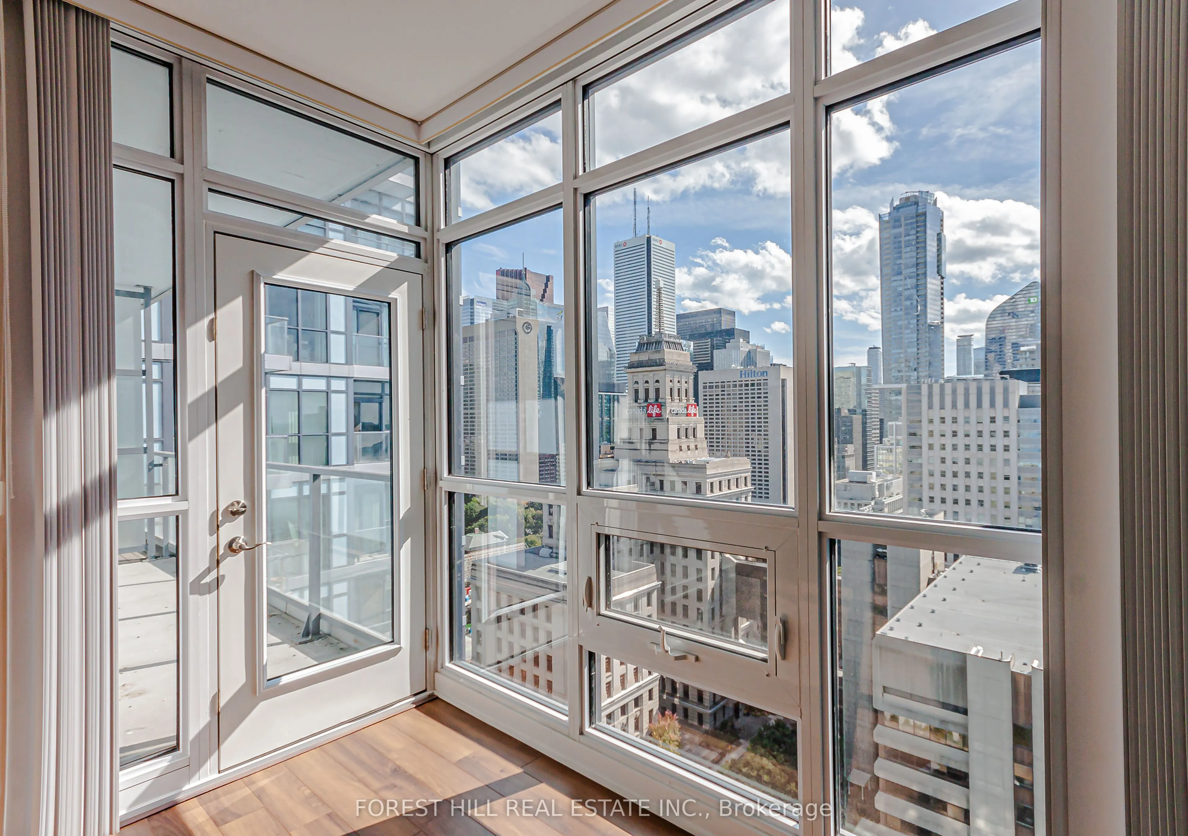 210 Simcoe Street, #2201