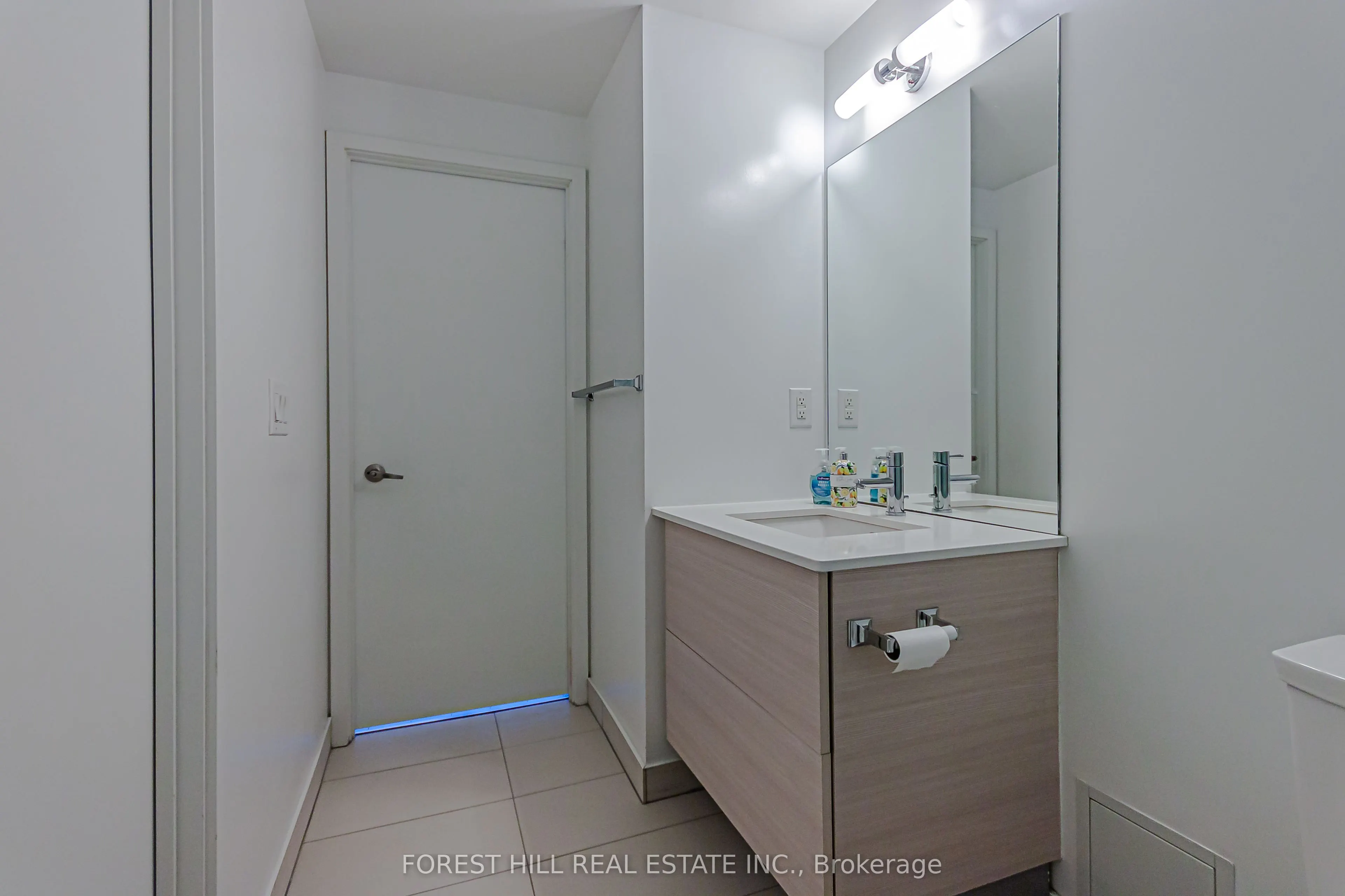 210 Simcoe Street, #2201