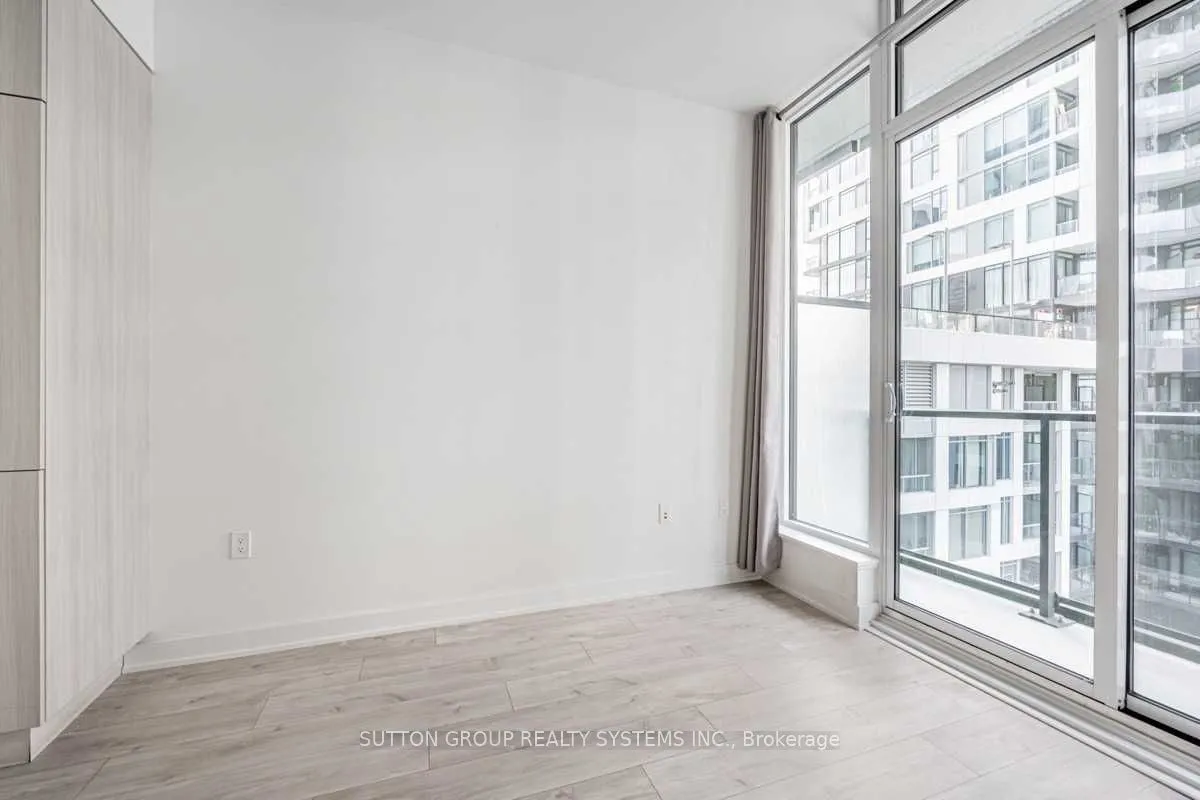 576 Front Street, #817