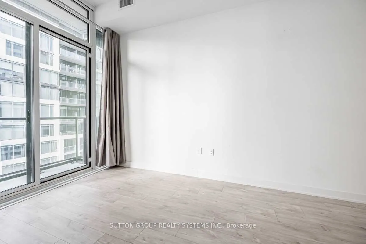 576 Front Street, #817