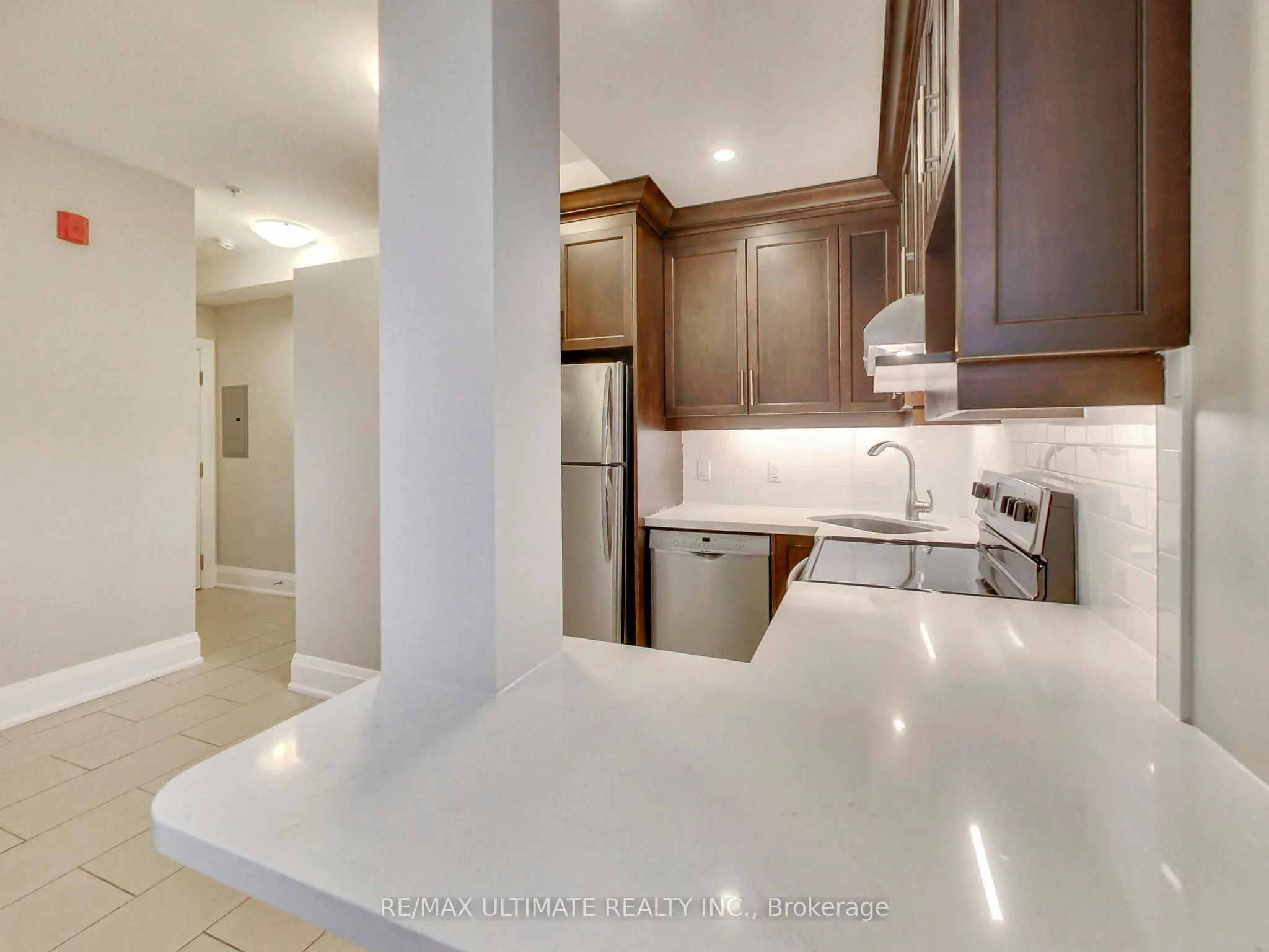 458 Oakwood Avenue, #102