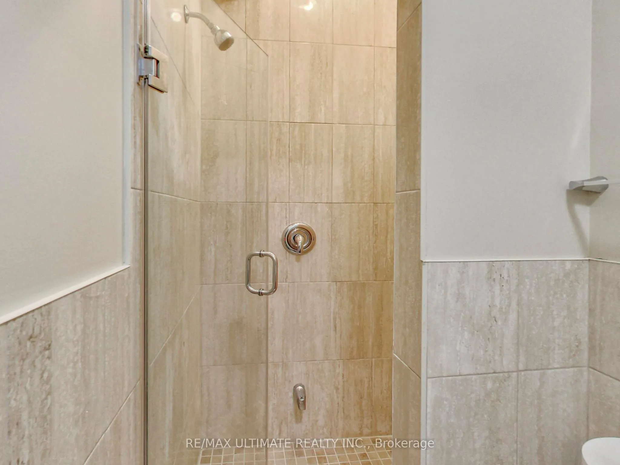 458 Oakwood Avenue, #102