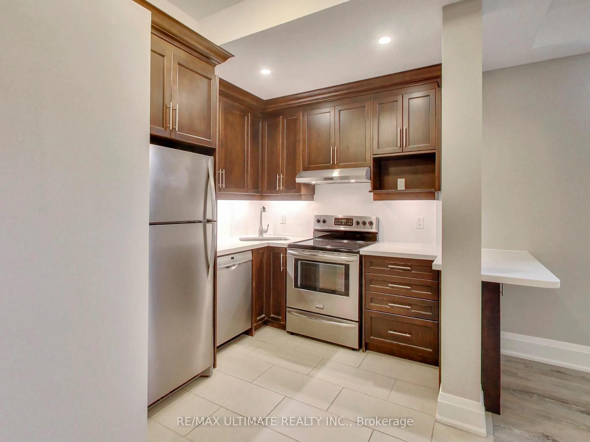 458 Oakwood Avenue, #102