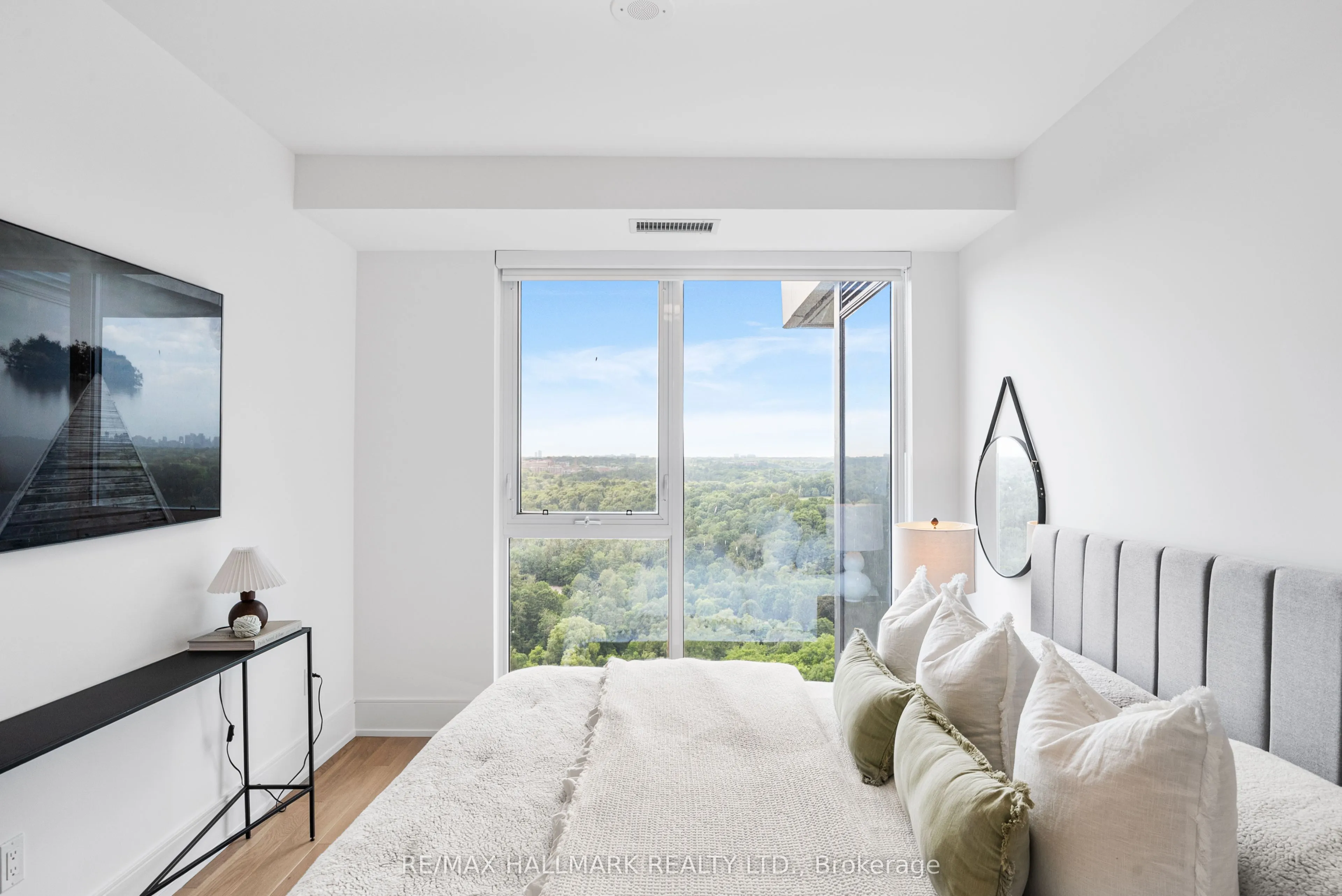 10 Inn On The Park Drive, #1710