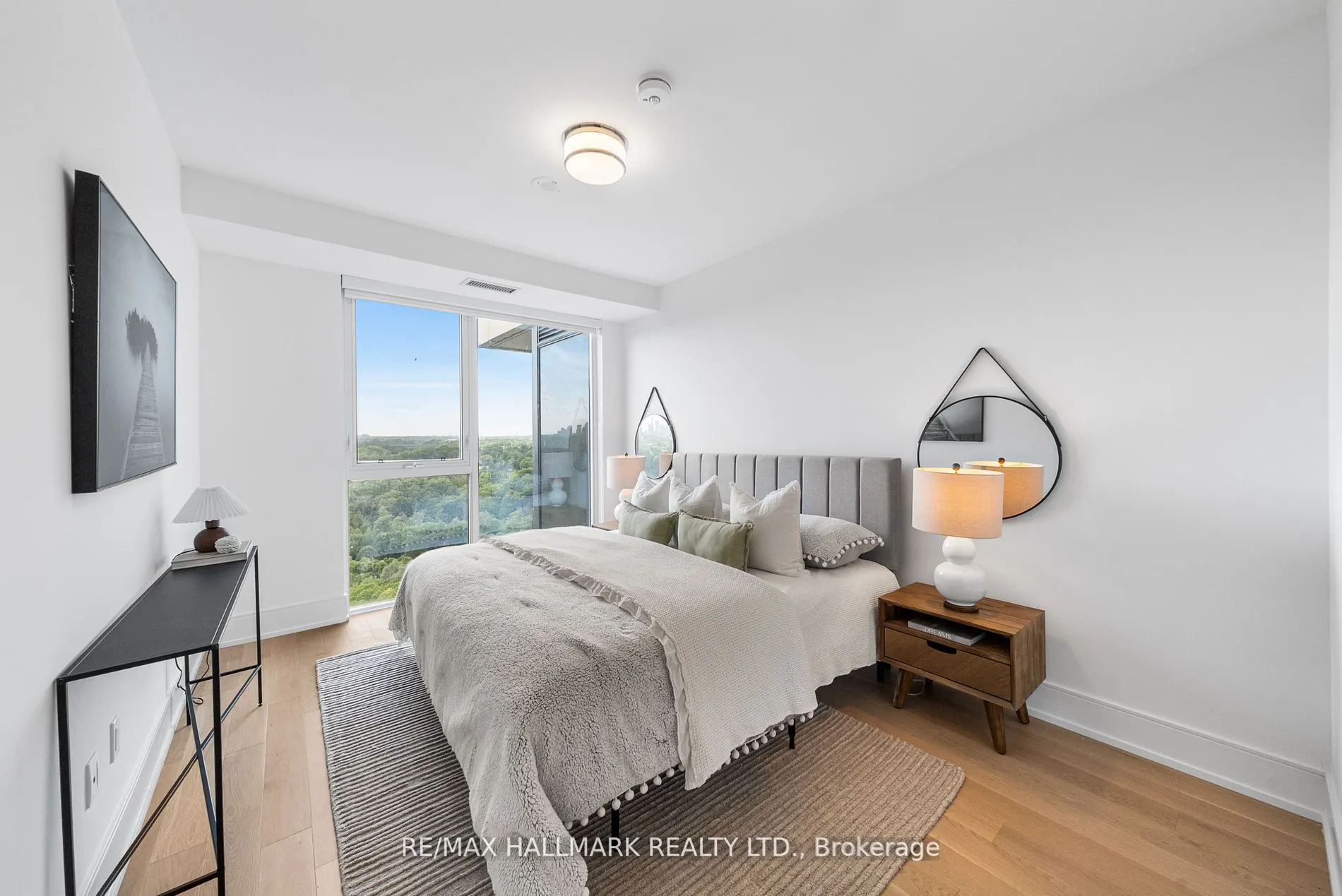 10 Inn On The Park Drive, #1710