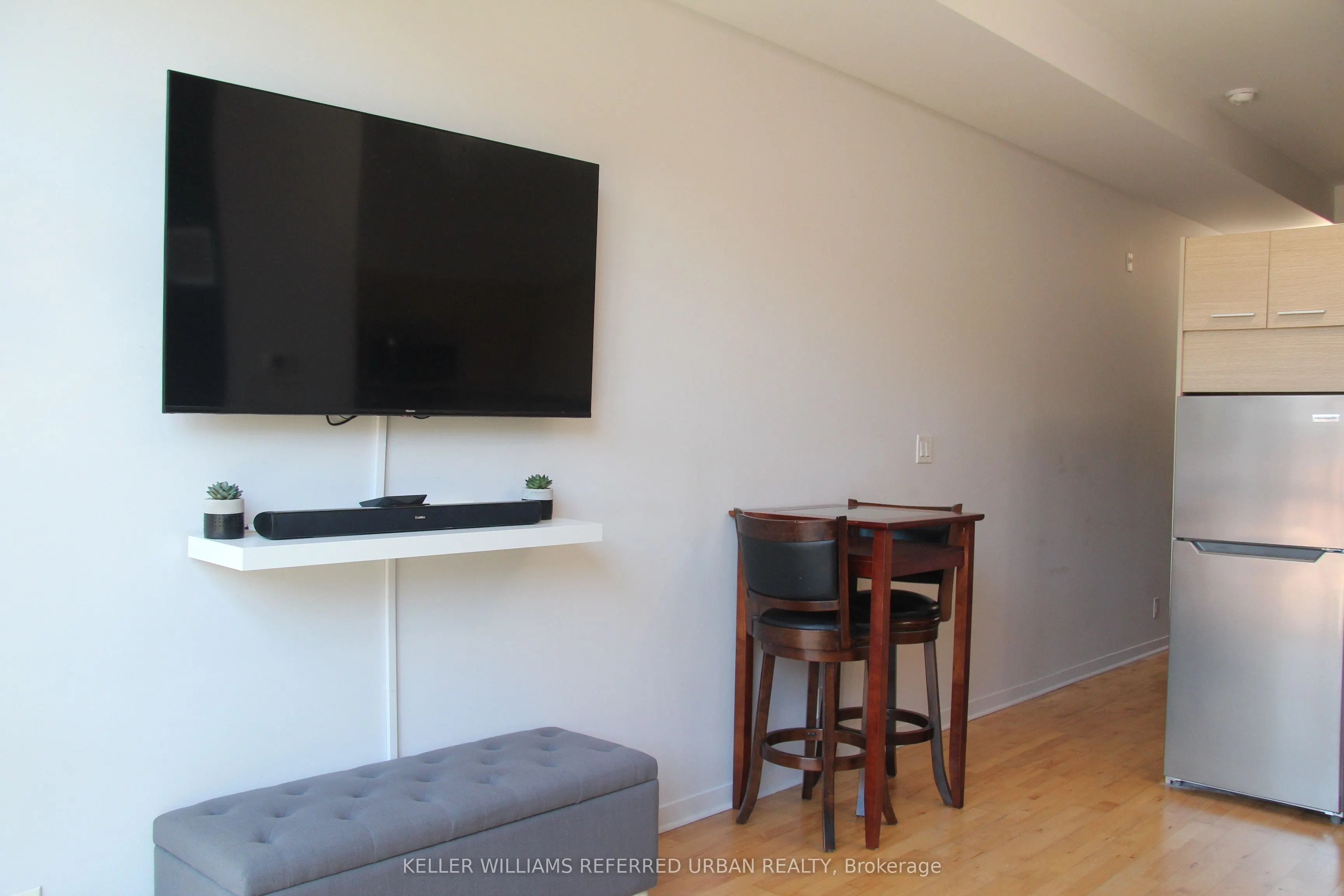 569 King Street E, #204