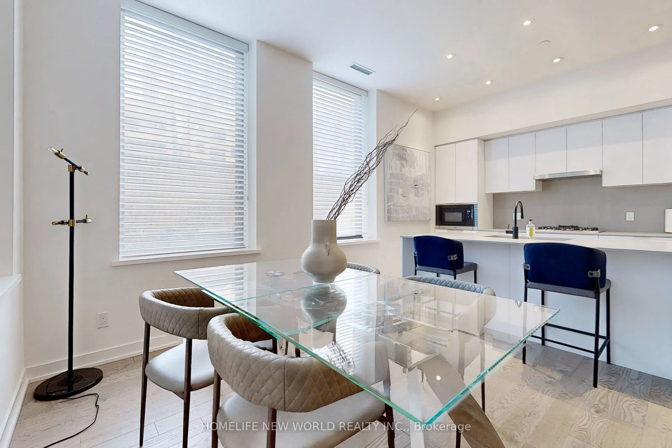 22 Lombard Street, #201