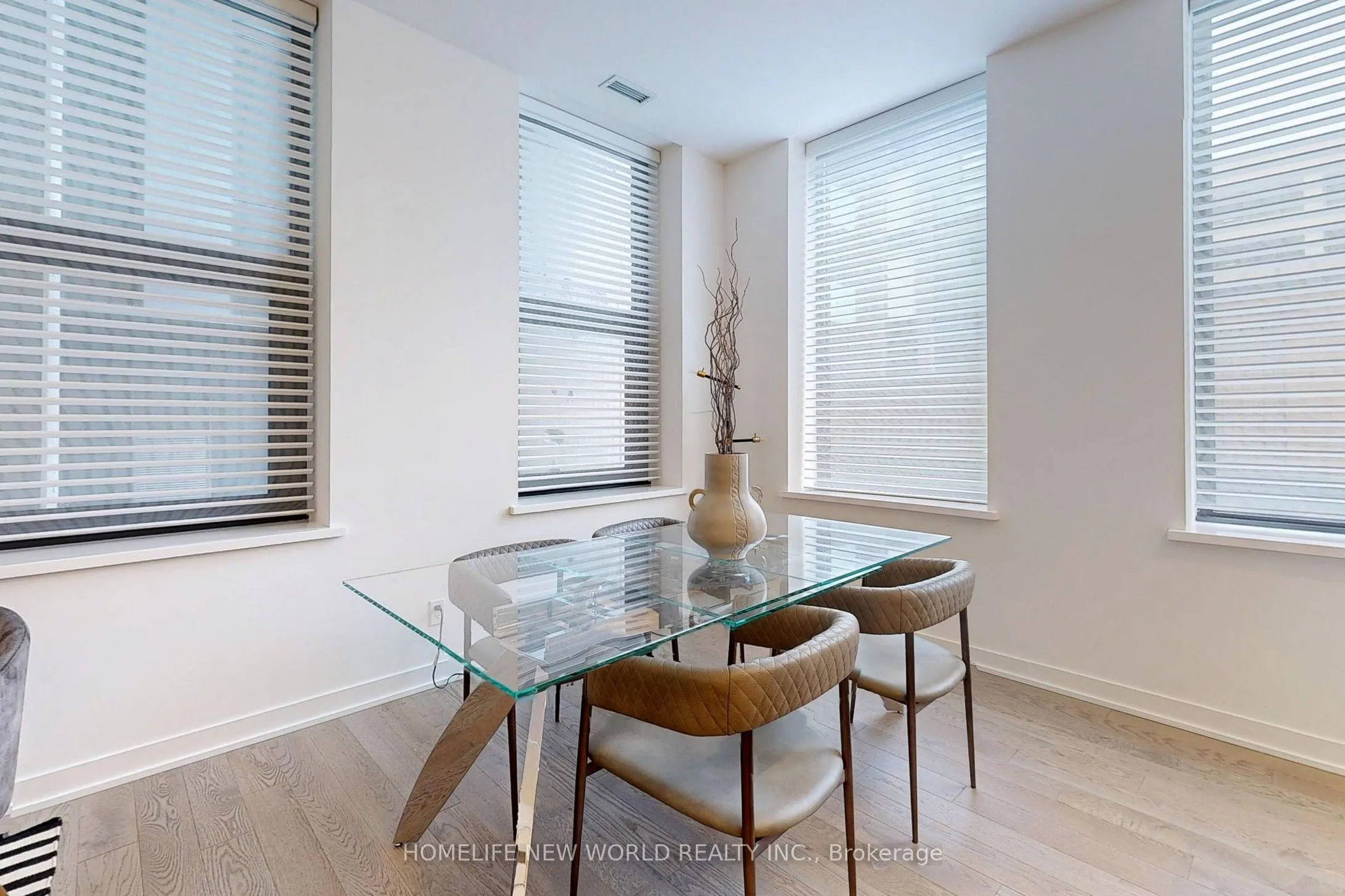 22 Lombard Street, #201