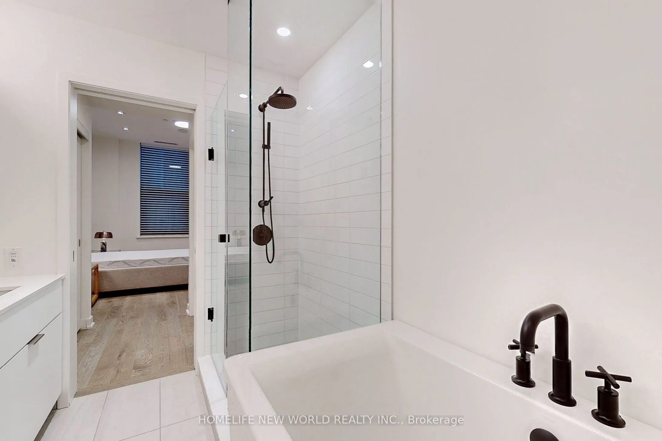 22 Lombard Street, #201