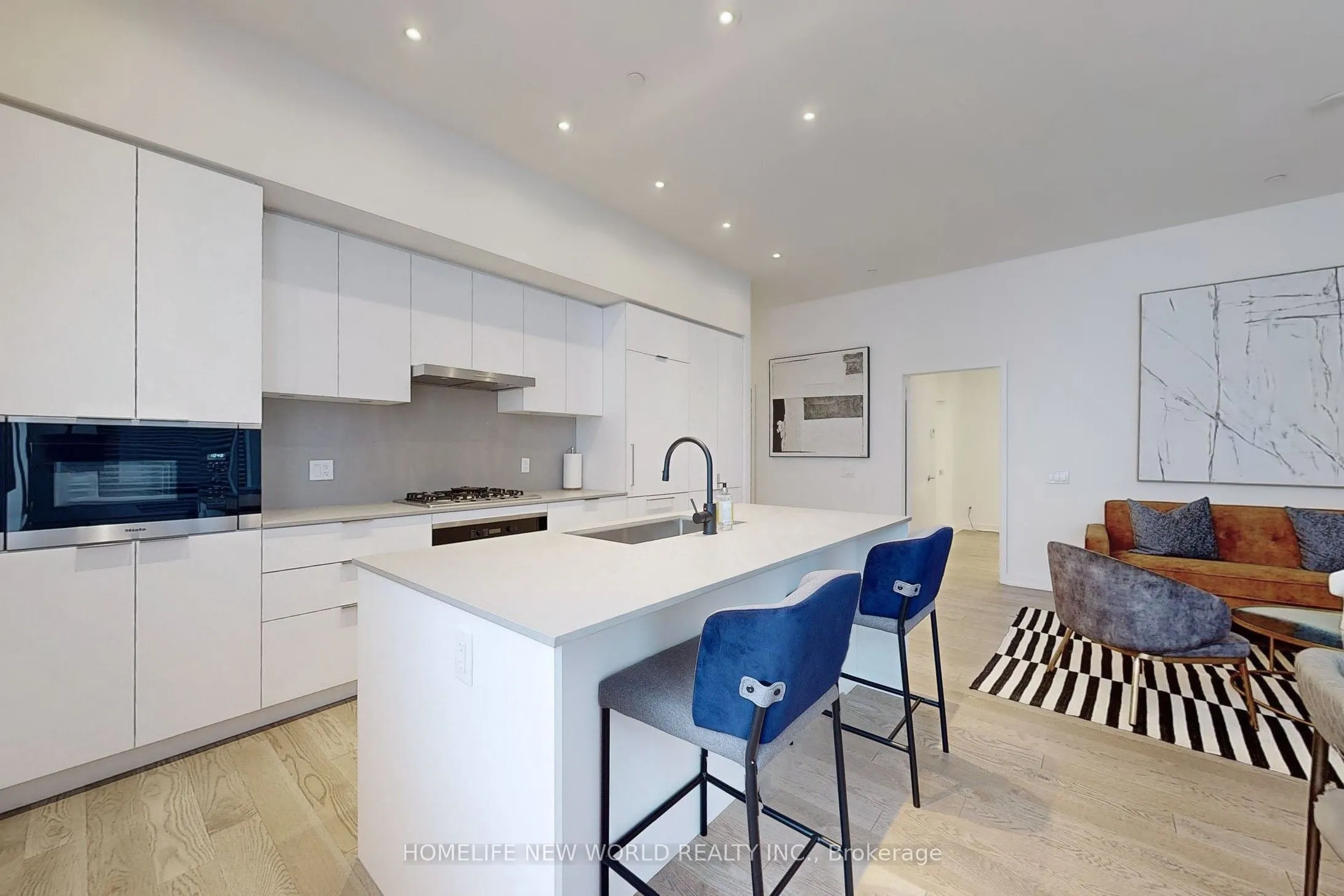 22 Lombard Street, #201
