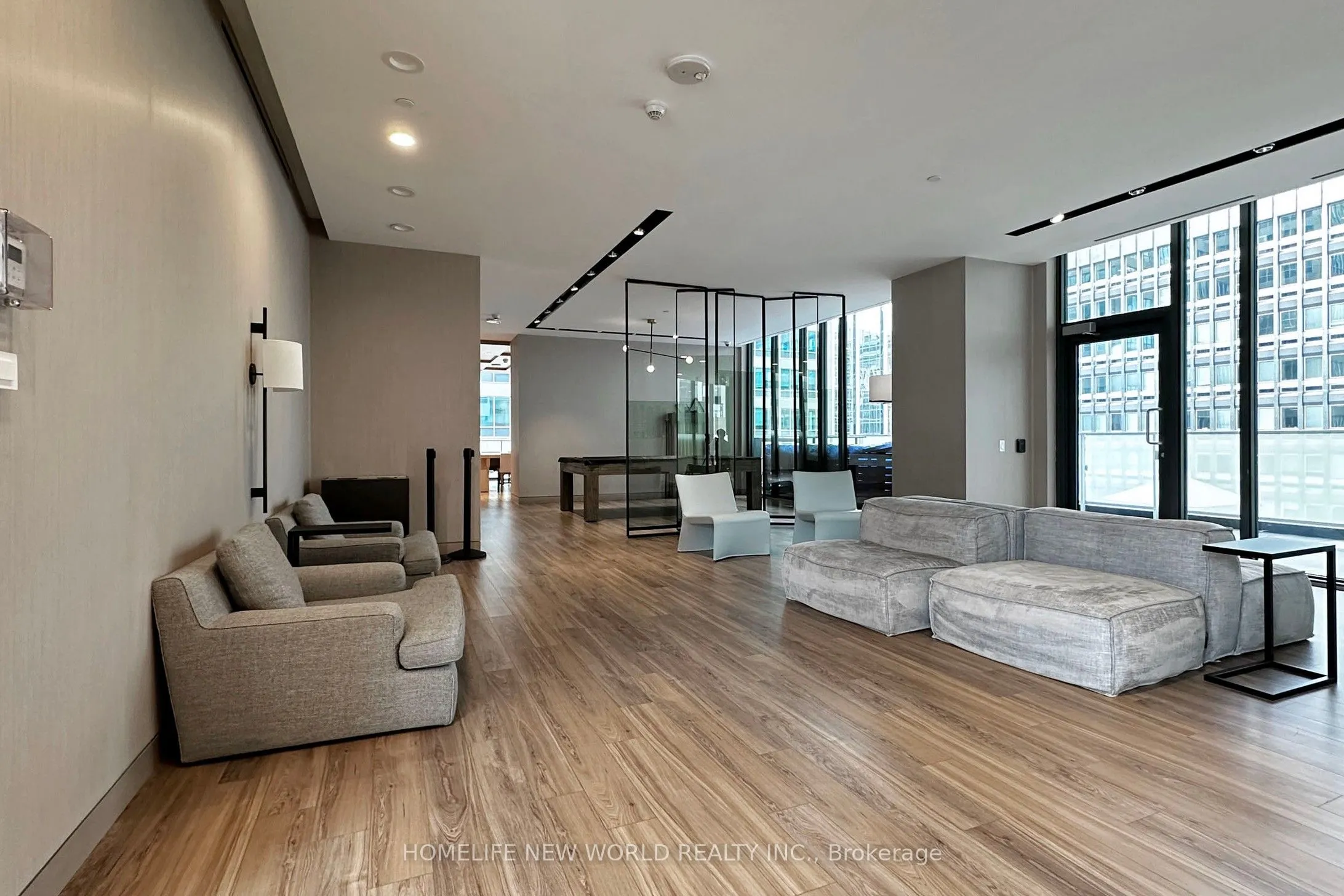 22 Lombard Street, #201
