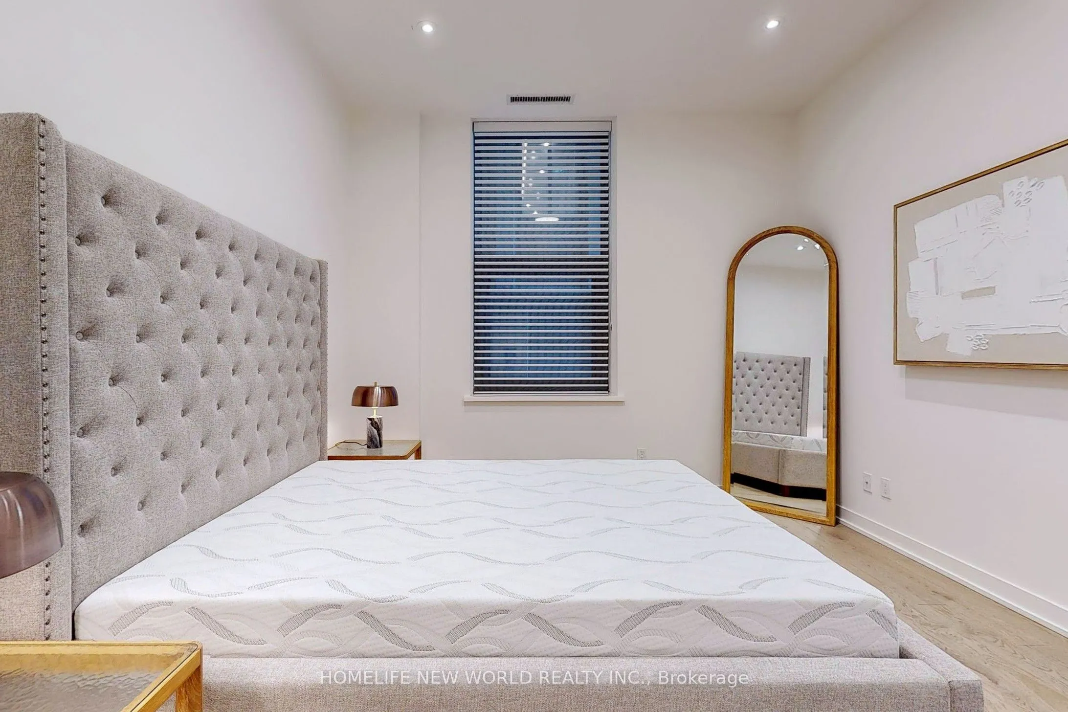 22 Lombard Street, #201