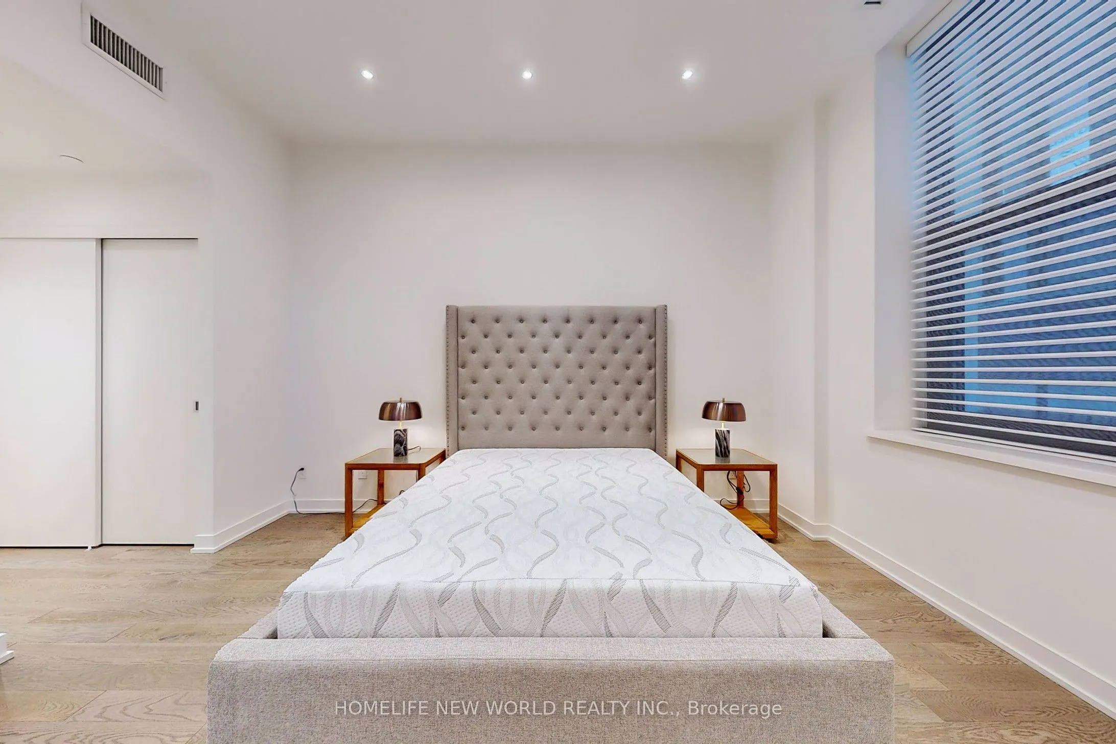 22 Lombard Street, #201