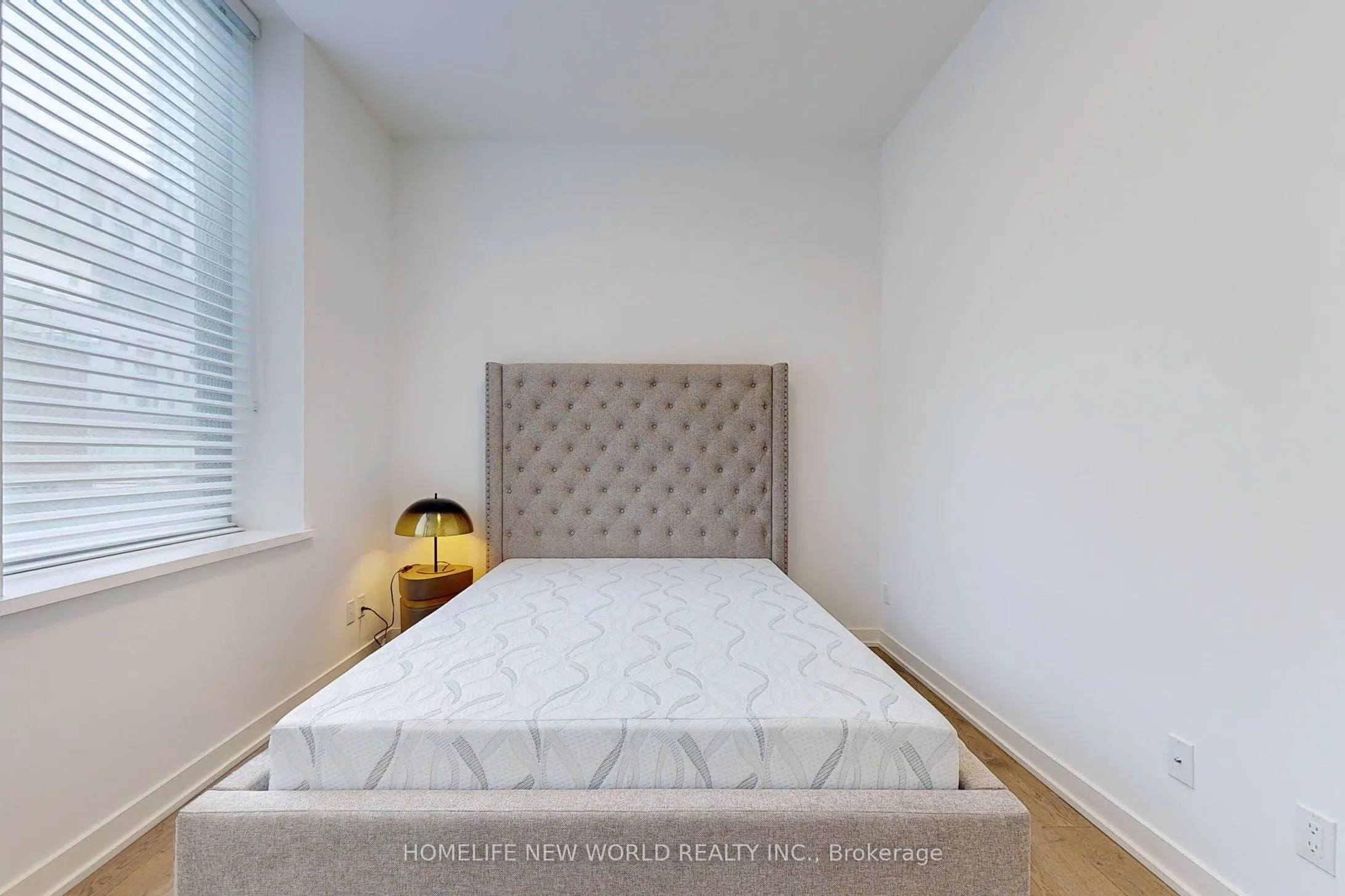 22 Lombard Street, #201