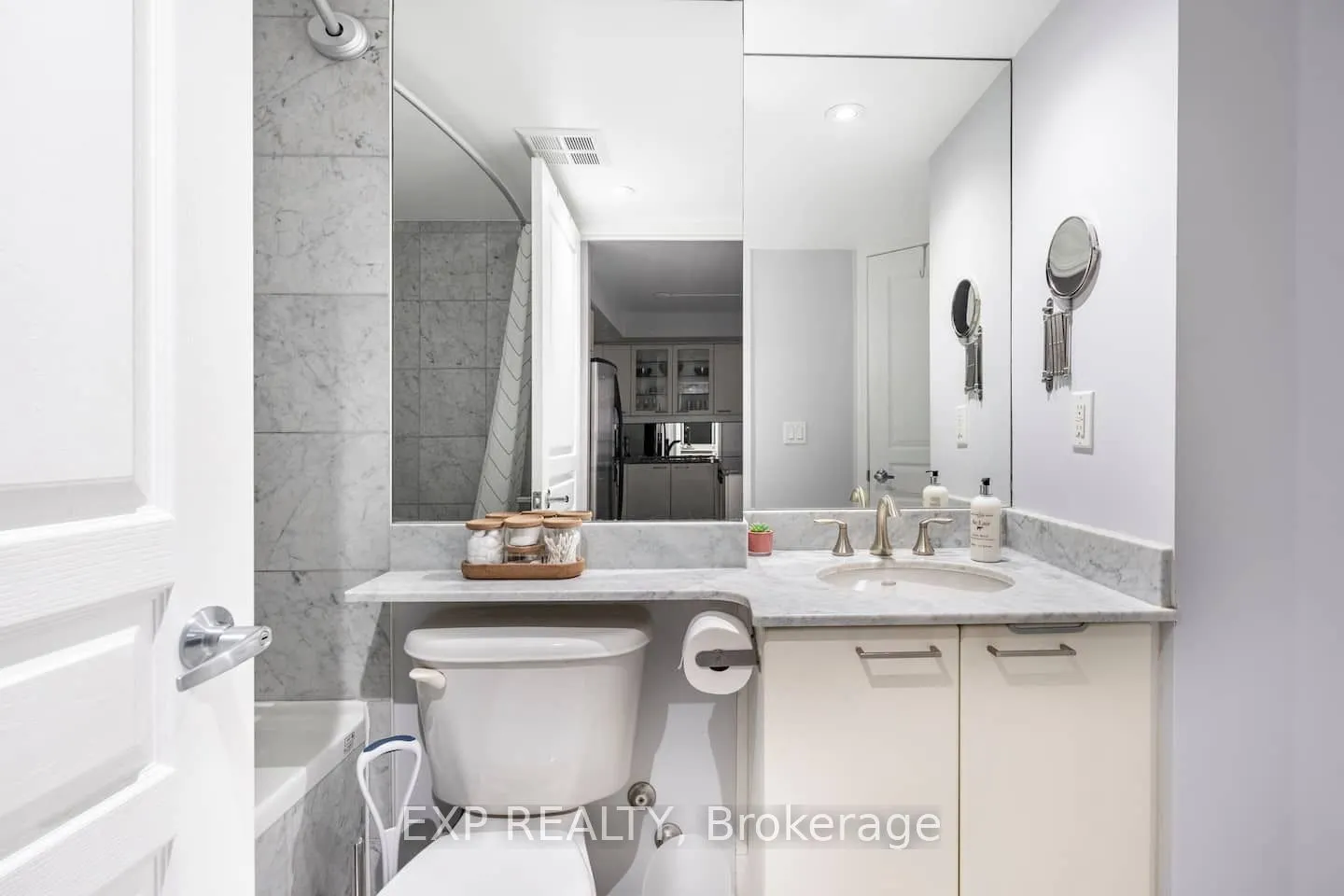 140 Simcoe Street, #512
