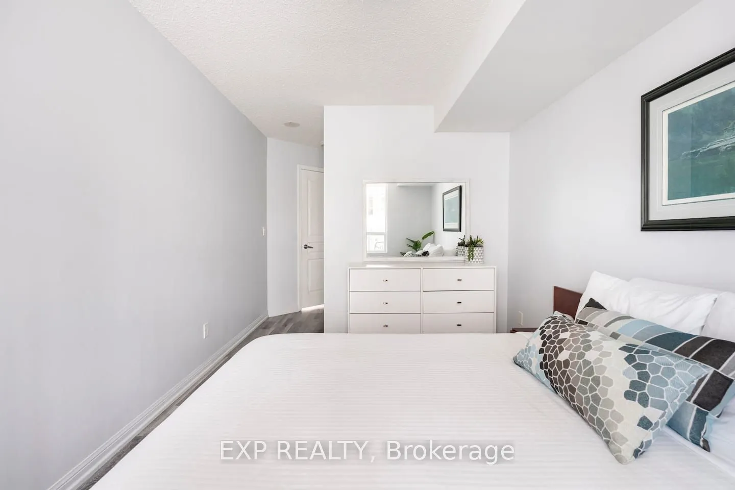 140 Simcoe Street, #512