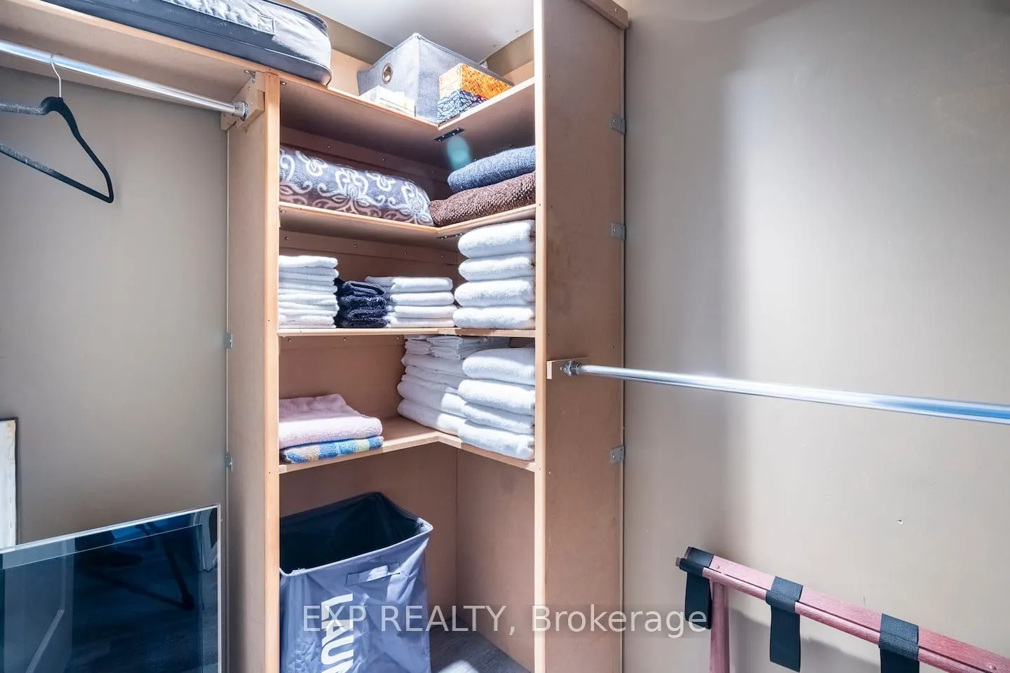 140 Simcoe Street, #512