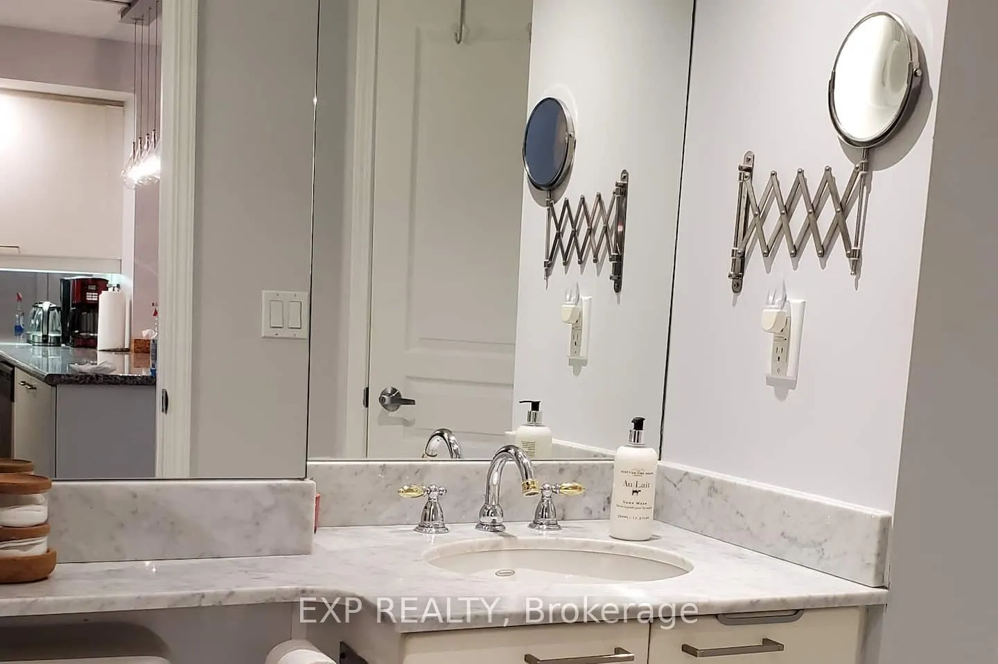 140 Simcoe Street, #512