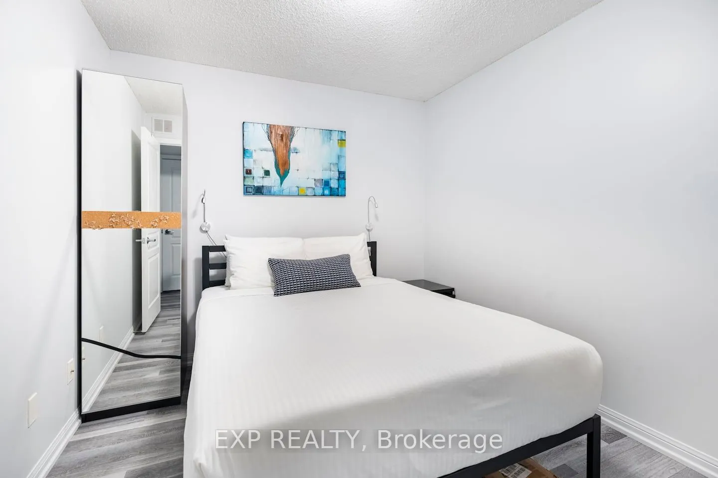 140 Simcoe Street, #512
