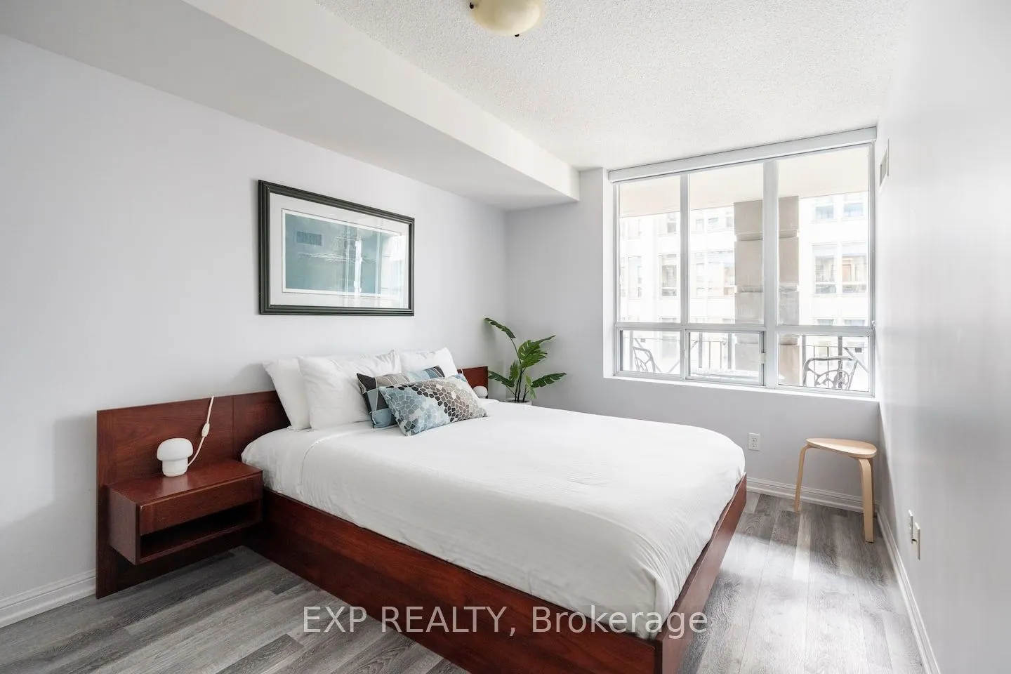 140 Simcoe Street, #512