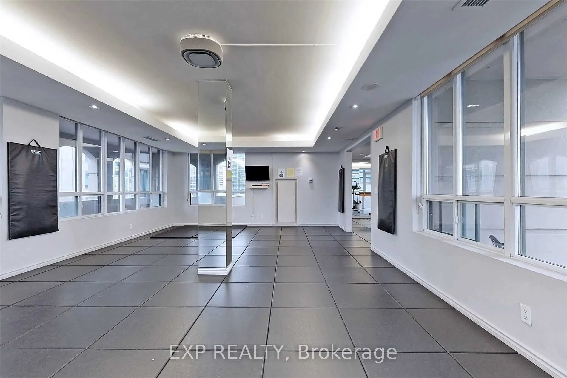 140 Simcoe Street, #512