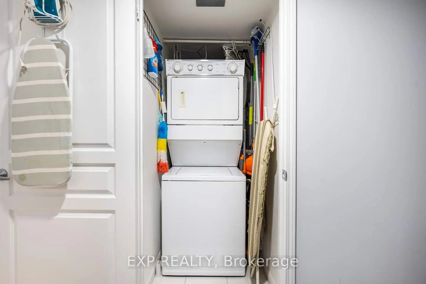 140 Simcoe Street, #512