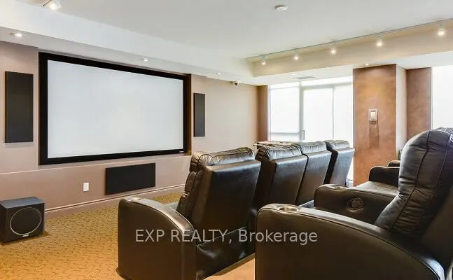 140 Simcoe Street, #512