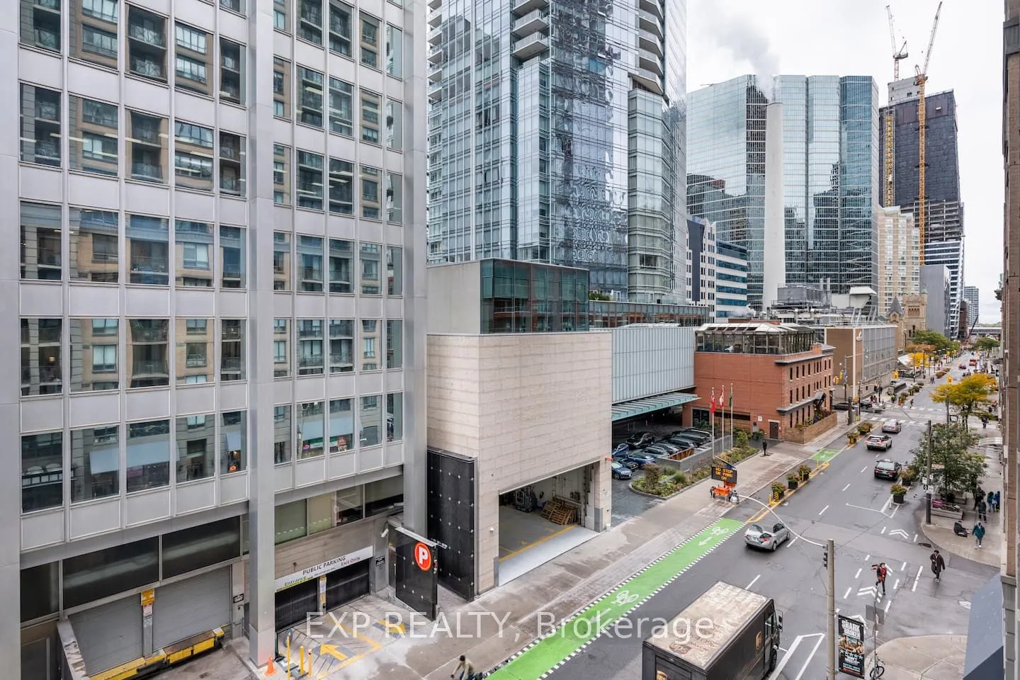 140 Simcoe Street, #512