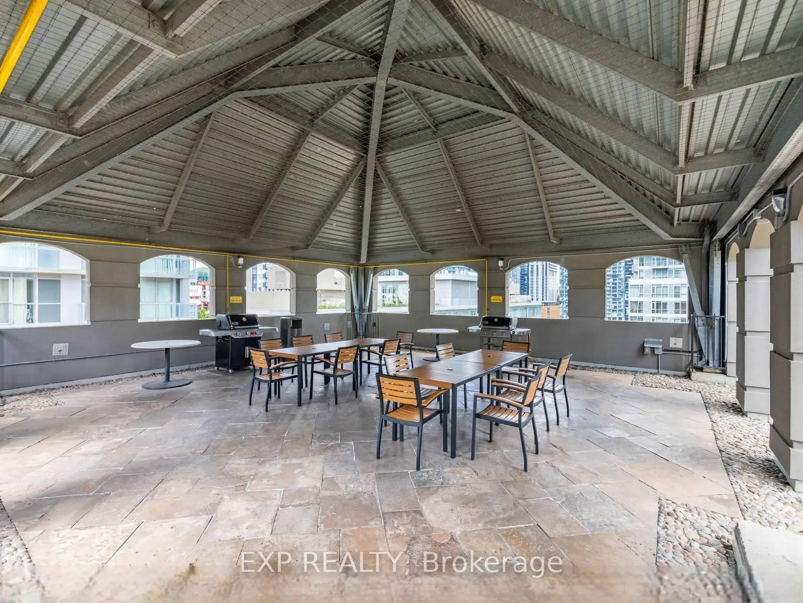 140 Simcoe Street, #512