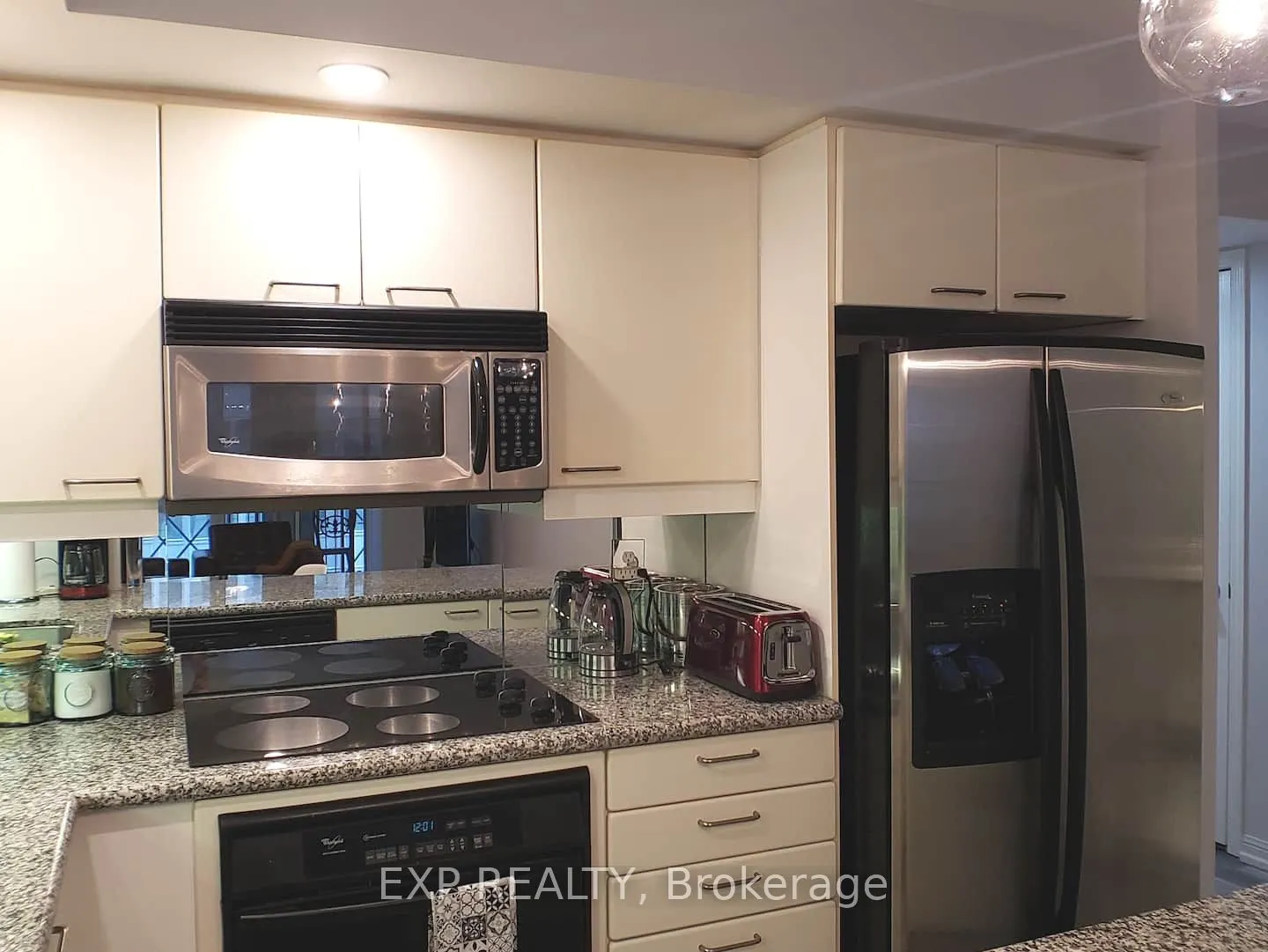 140 Simcoe Street, #512