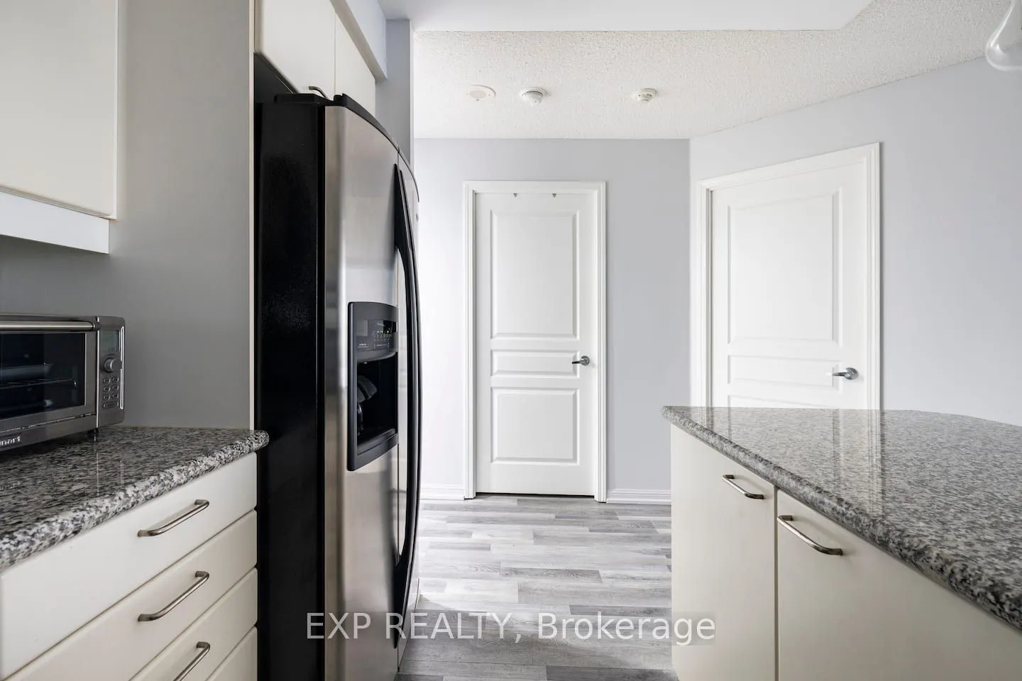 140 Simcoe Street, #512