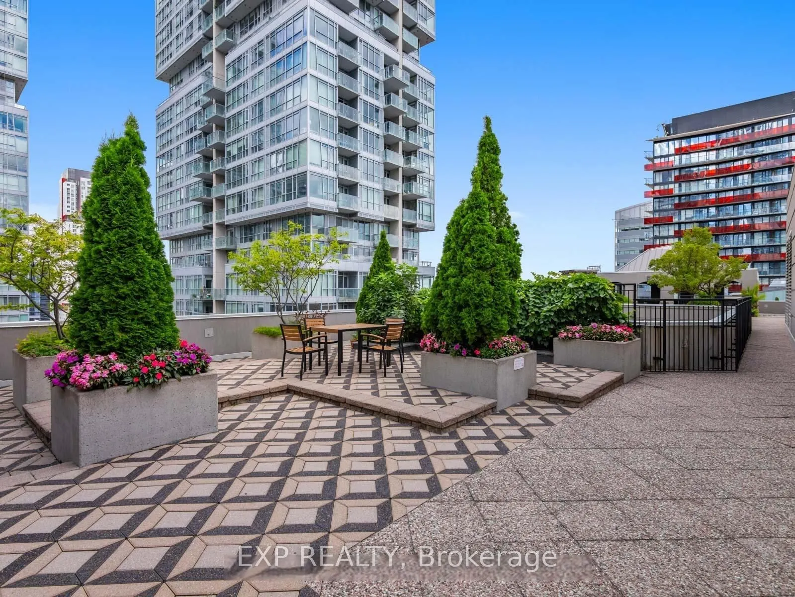 140 Simcoe Street, #512