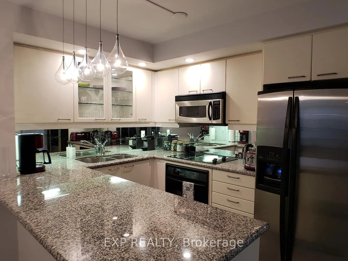 140 Simcoe Street, #512