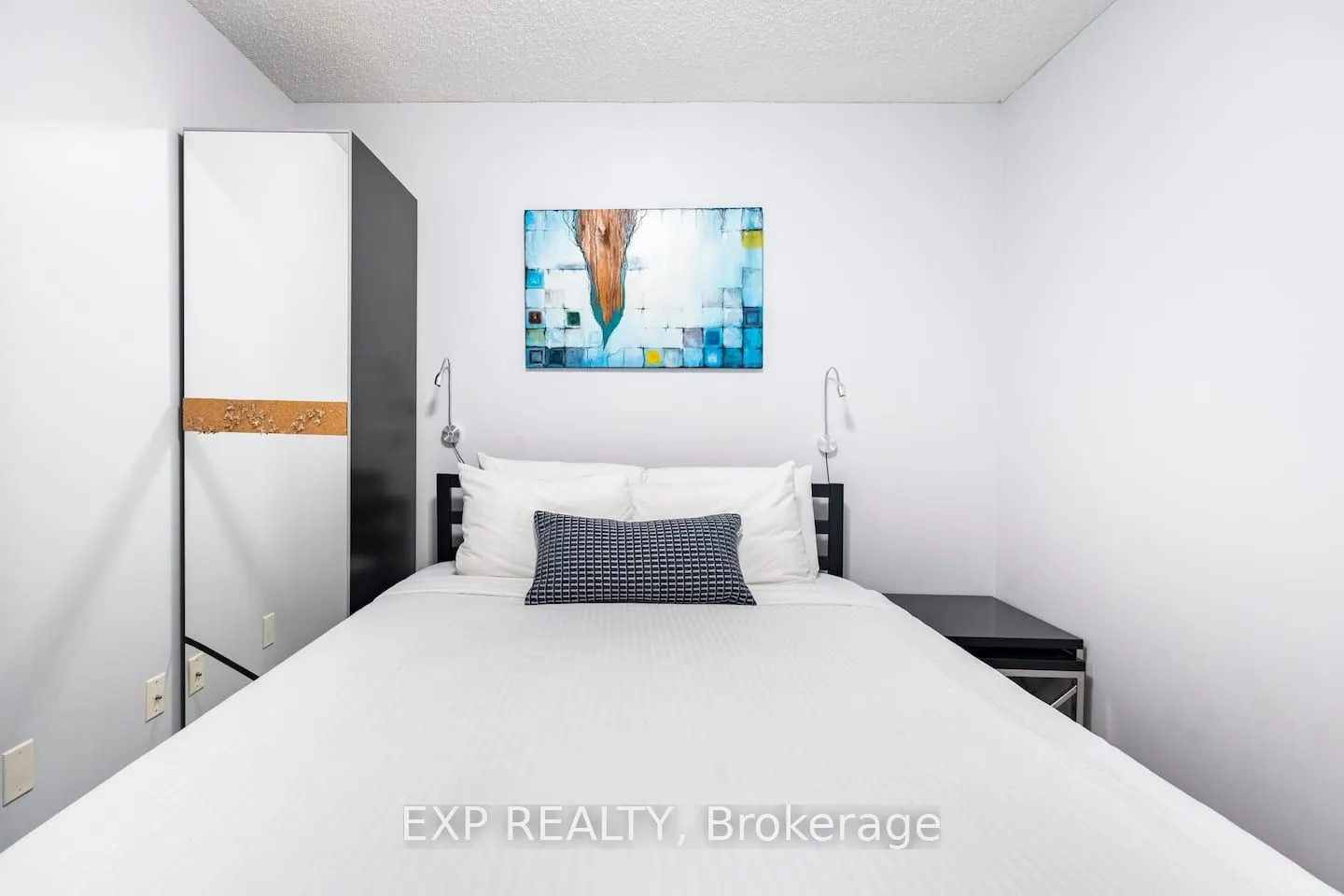 140 Simcoe Street, #512